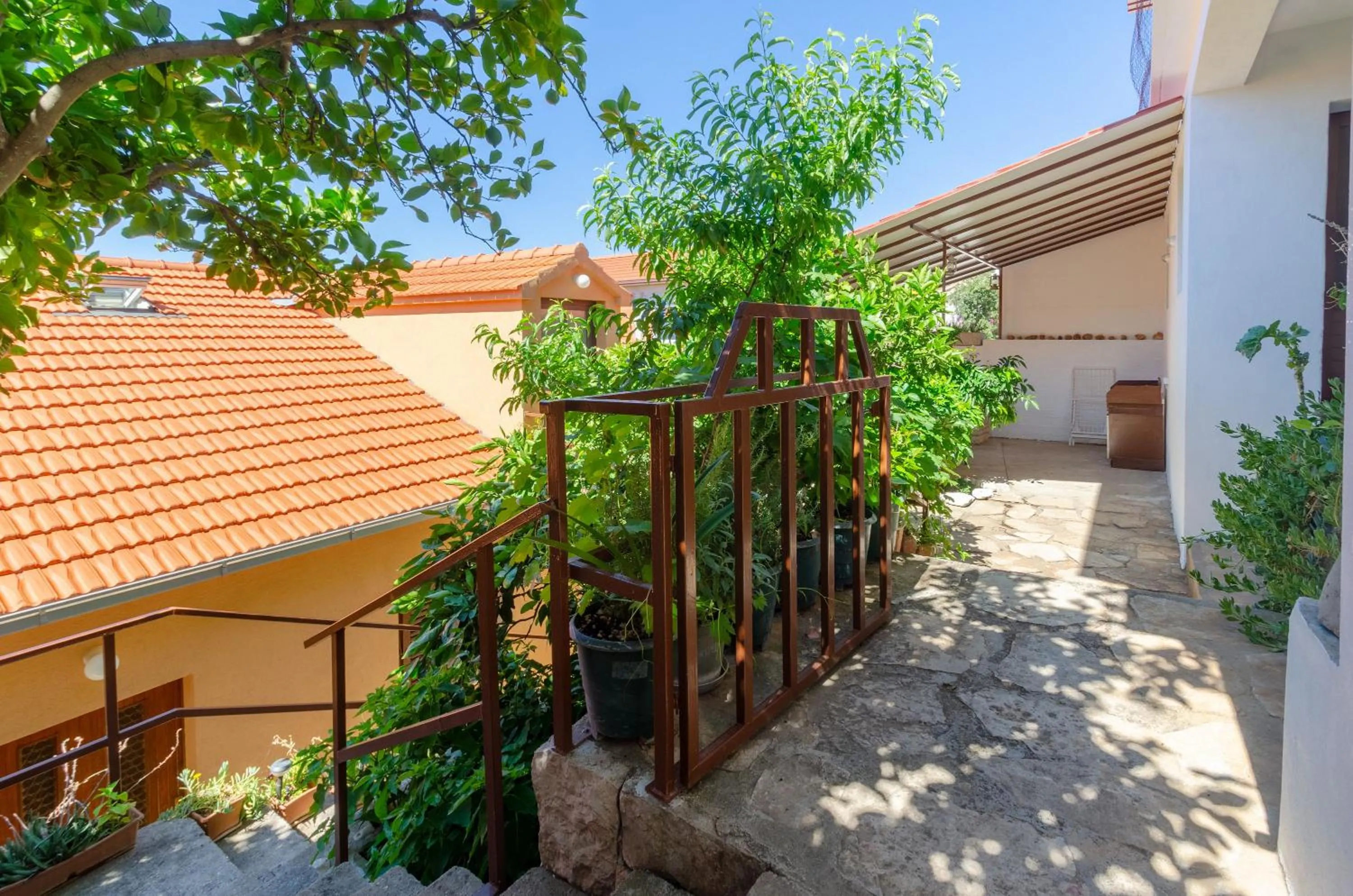 Property building in Apartments Ljiljana