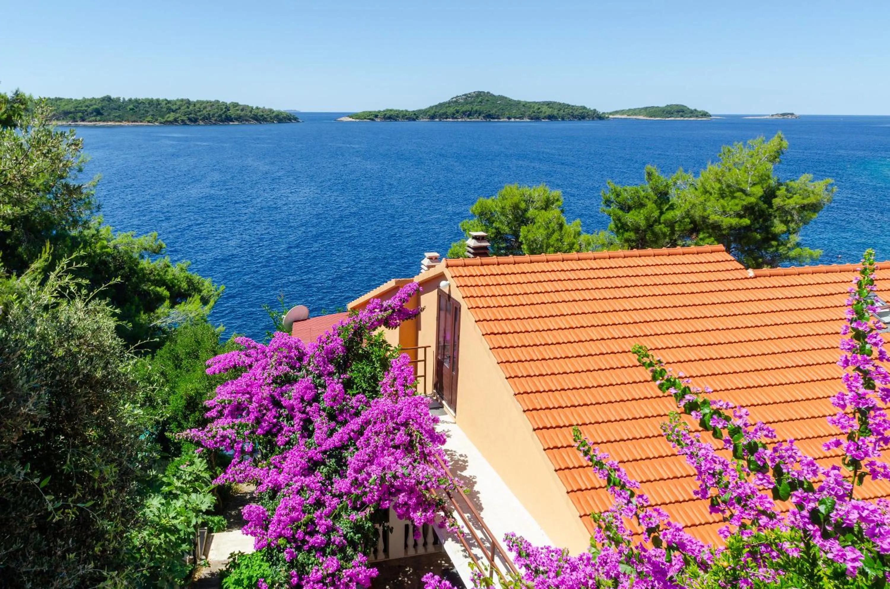 Property building in Apartments Ljiljana