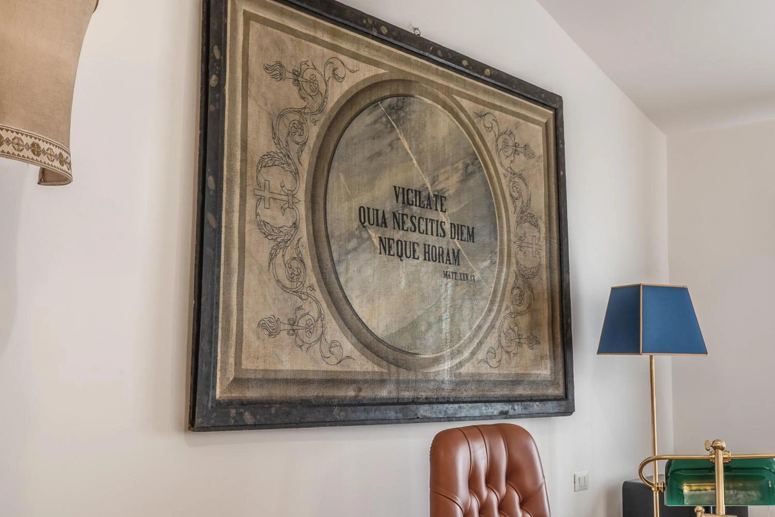 Decorative detail in Suite della Pigna