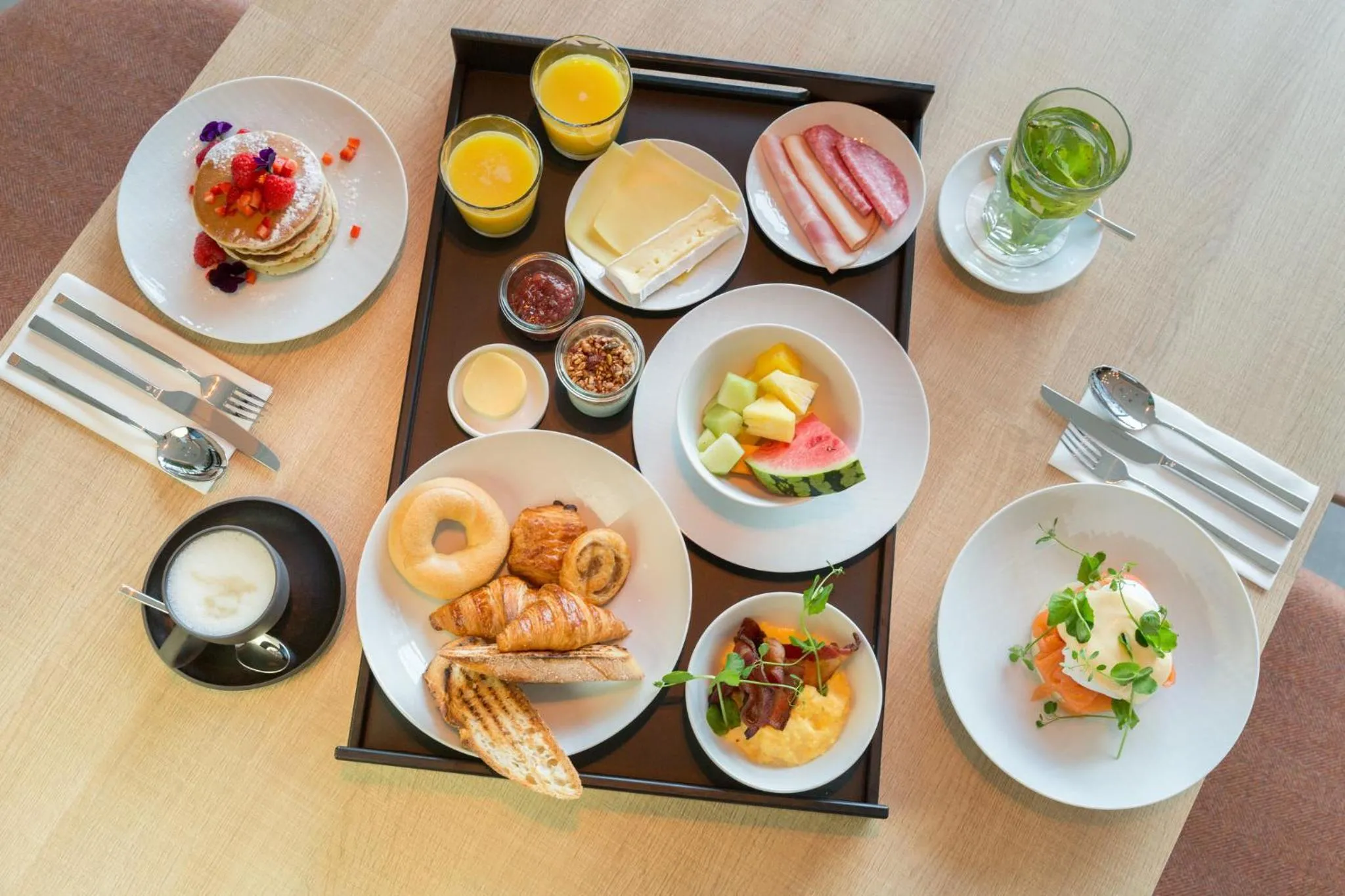 Breakfast in Crowne Plaza Utrecht - Central Station by IHG
