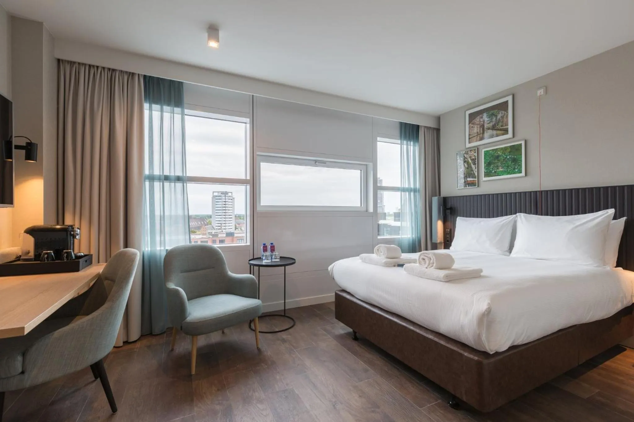 Photo of the whole room, Bed in Crowne Plaza Utrecht - Central Station by IHG