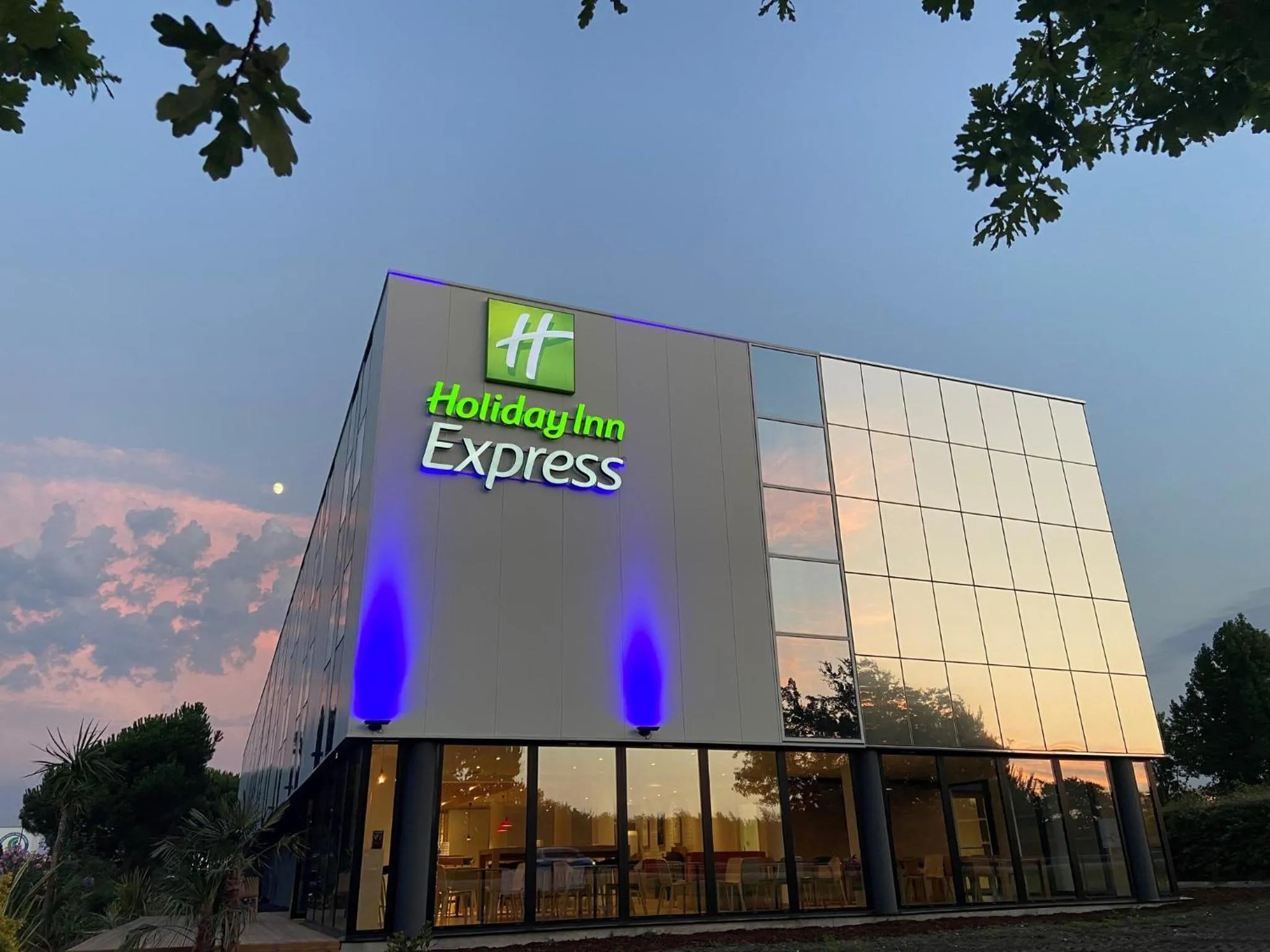 Property building in Holiday Inn Express - Arcachon - La Teste by IHG