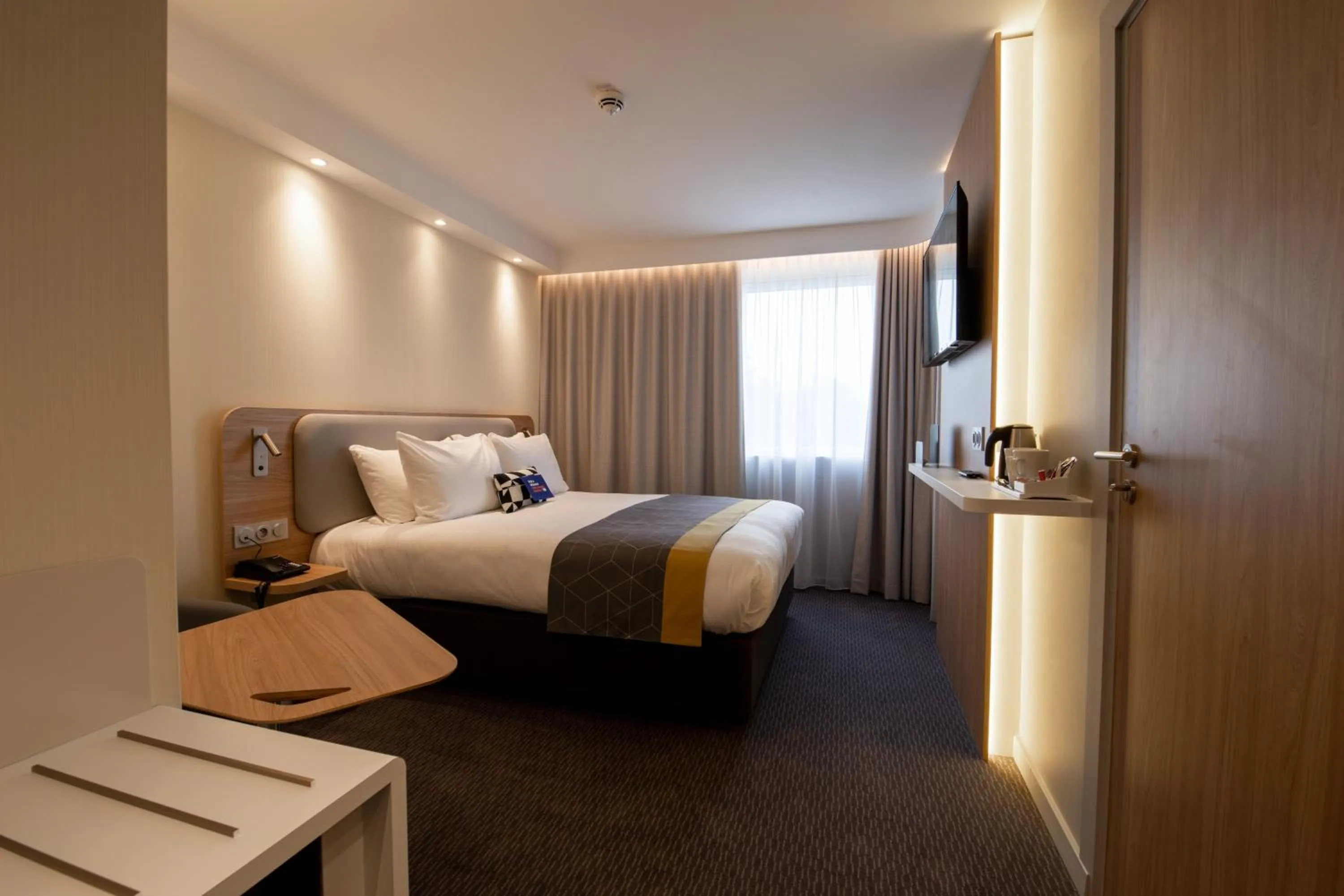 Photo of the whole room, Bed in Holiday Inn Express - Arcachon - La Teste by IHG