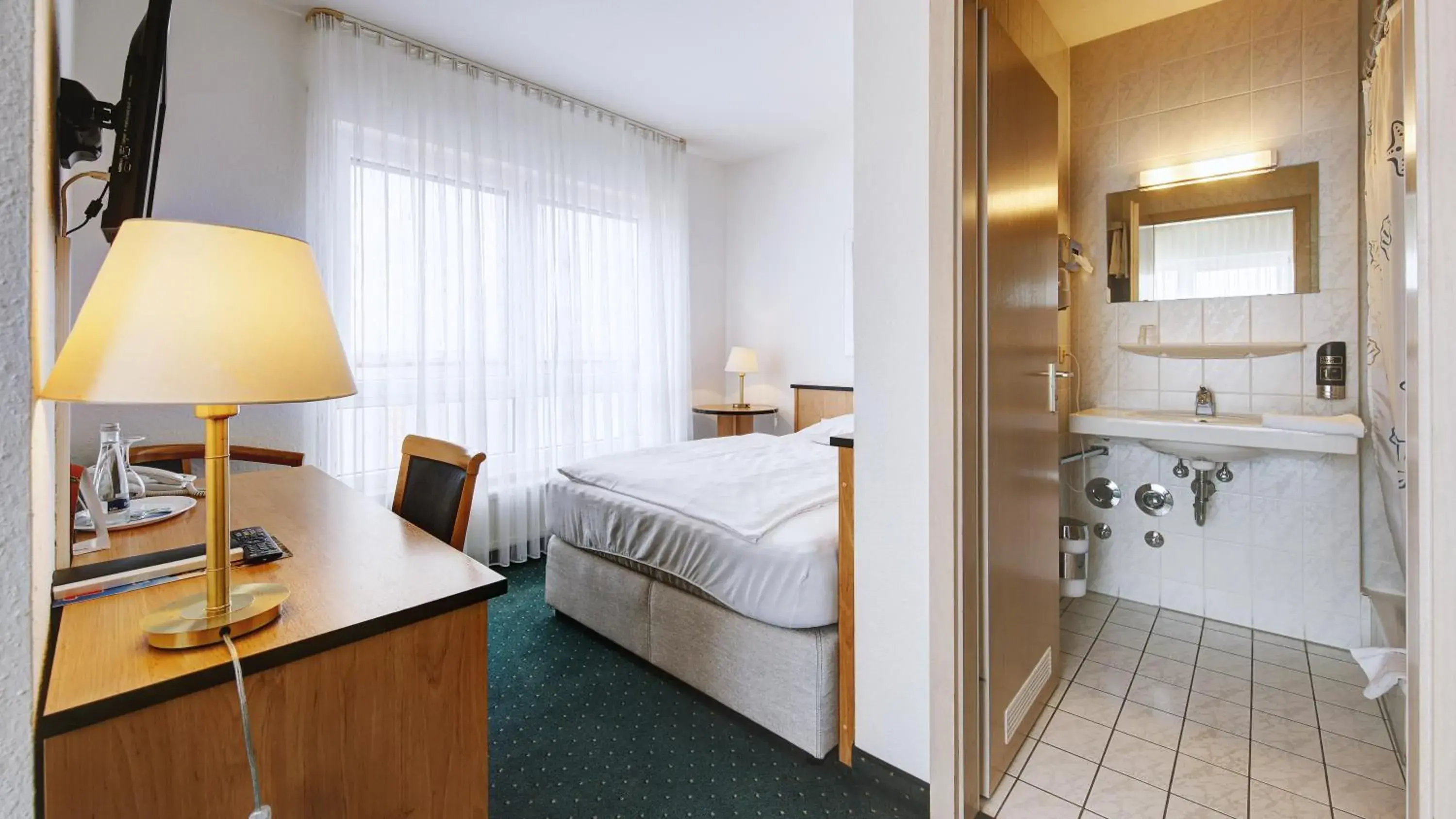 Photo of the whole room, Bed in Airport-Hotel Stetten