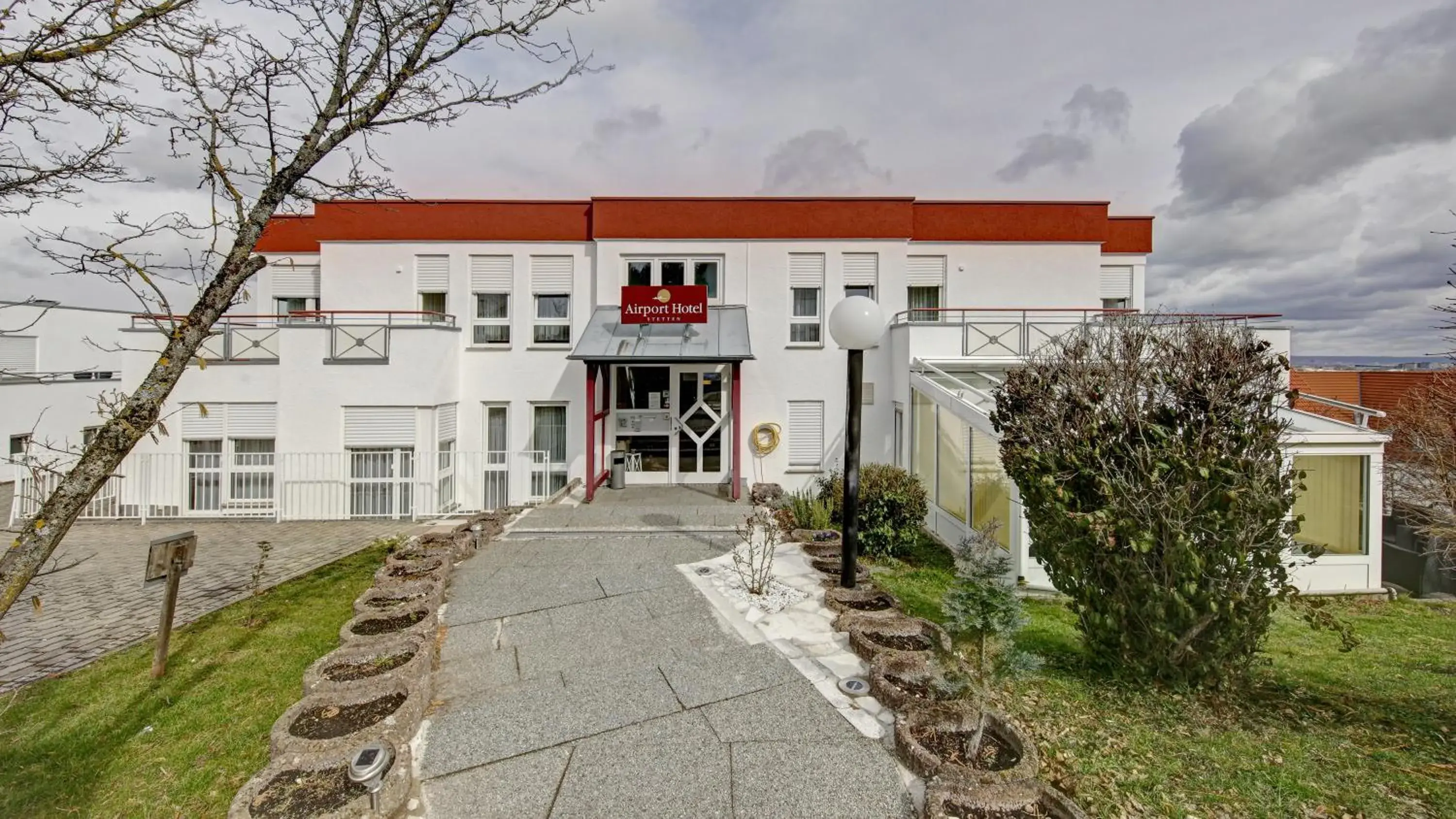 Facade/entrance, Property Building in Airport-Hotel Stetten