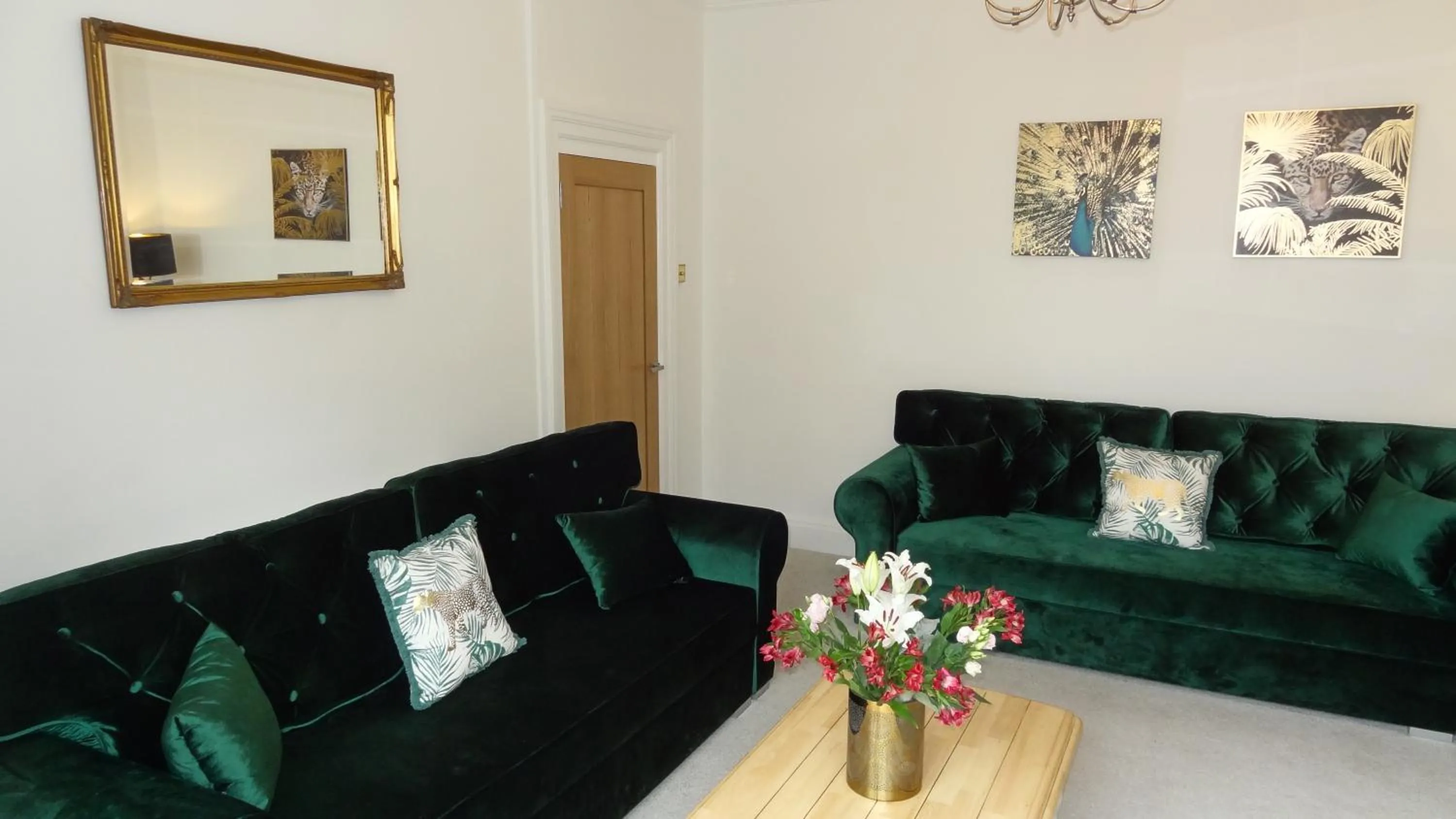 Snowdon Retreat Villa by Seaside Llandudno