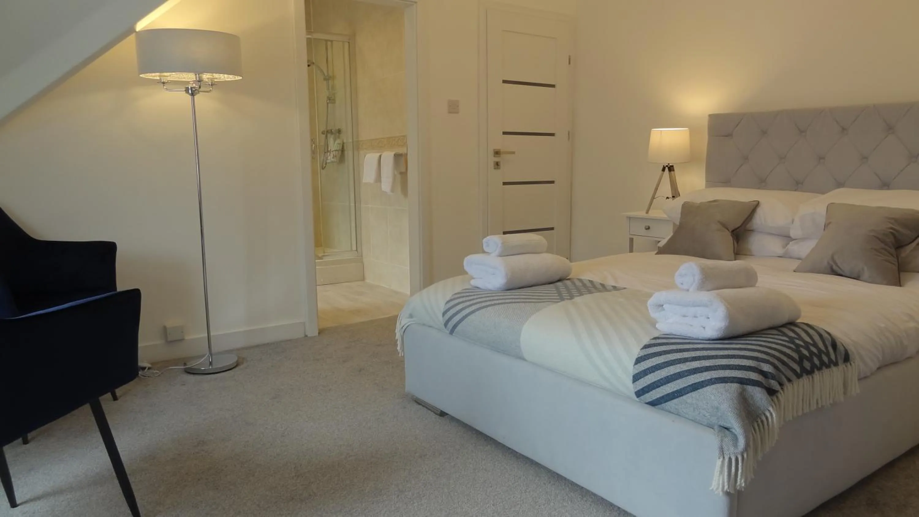 Bed in Snowdon Retreat Villa by Seaside Llandudno