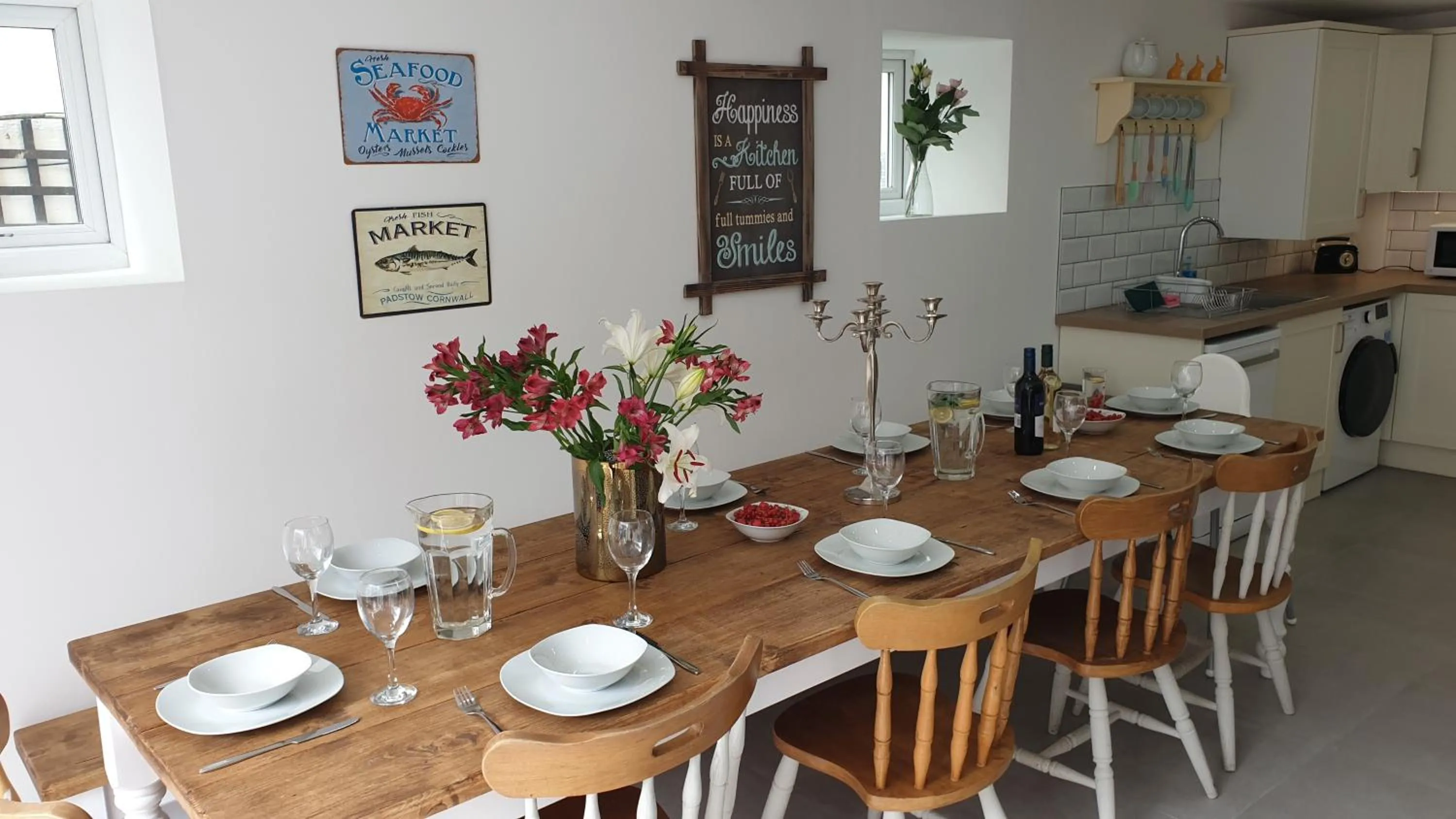 Dining area in Snowdon Retreat Villa by Seaside Llandudno