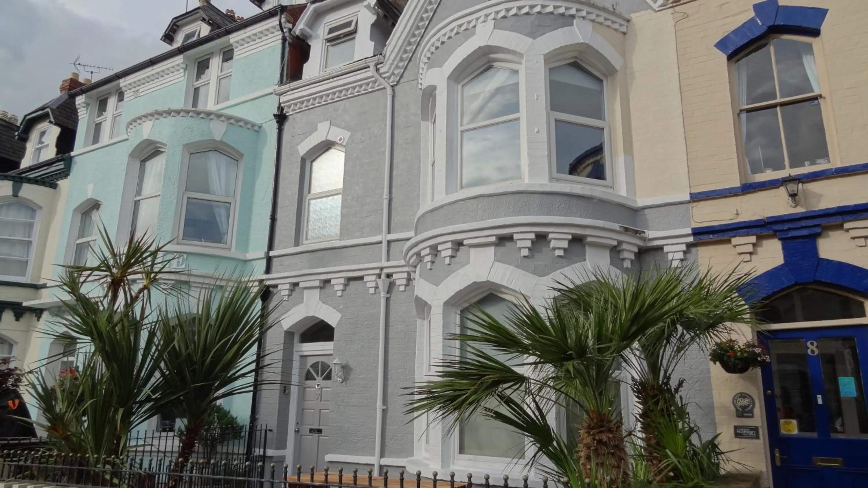 Snowdon Retreat Villa by Seaside Llandudno