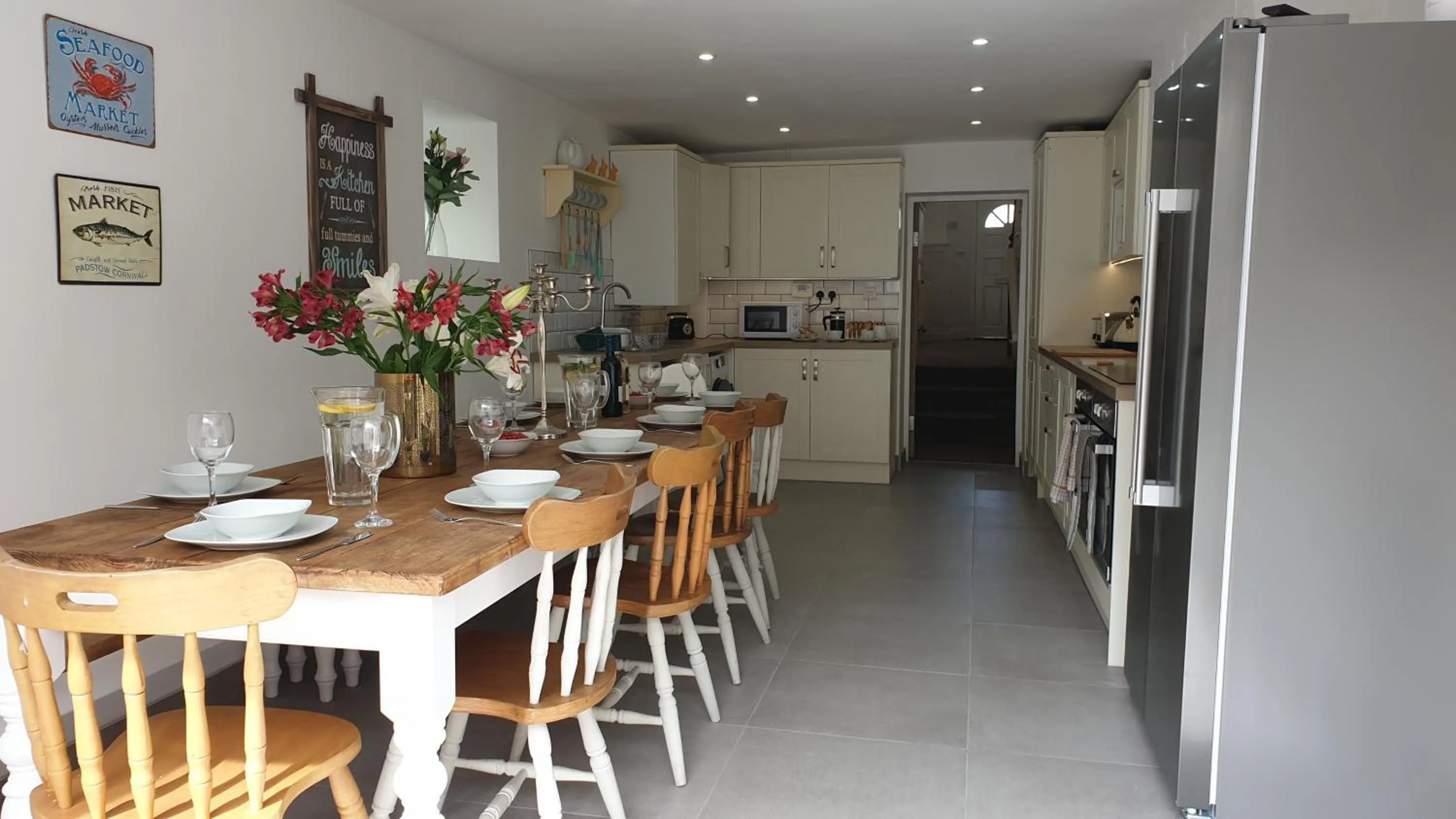 Kitchen or kitchenette in Snowdon Retreat Villa by Seaside Llandudno
