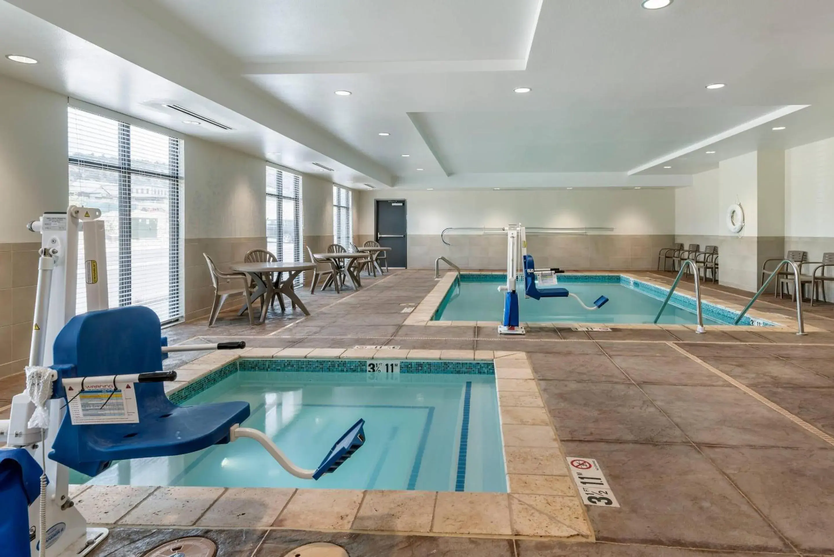 Swimming pool in MainStay Suites Durango Swimming pool in MainStay Suites Durango
