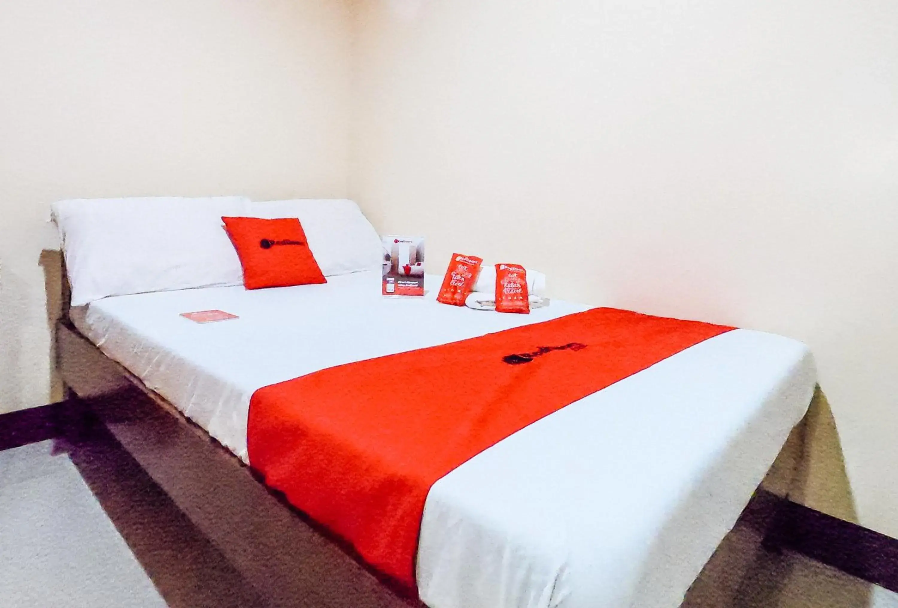 Bed in RedDoorz @ Pamaong Street Bed in RedDoorz @ Pamaong Street