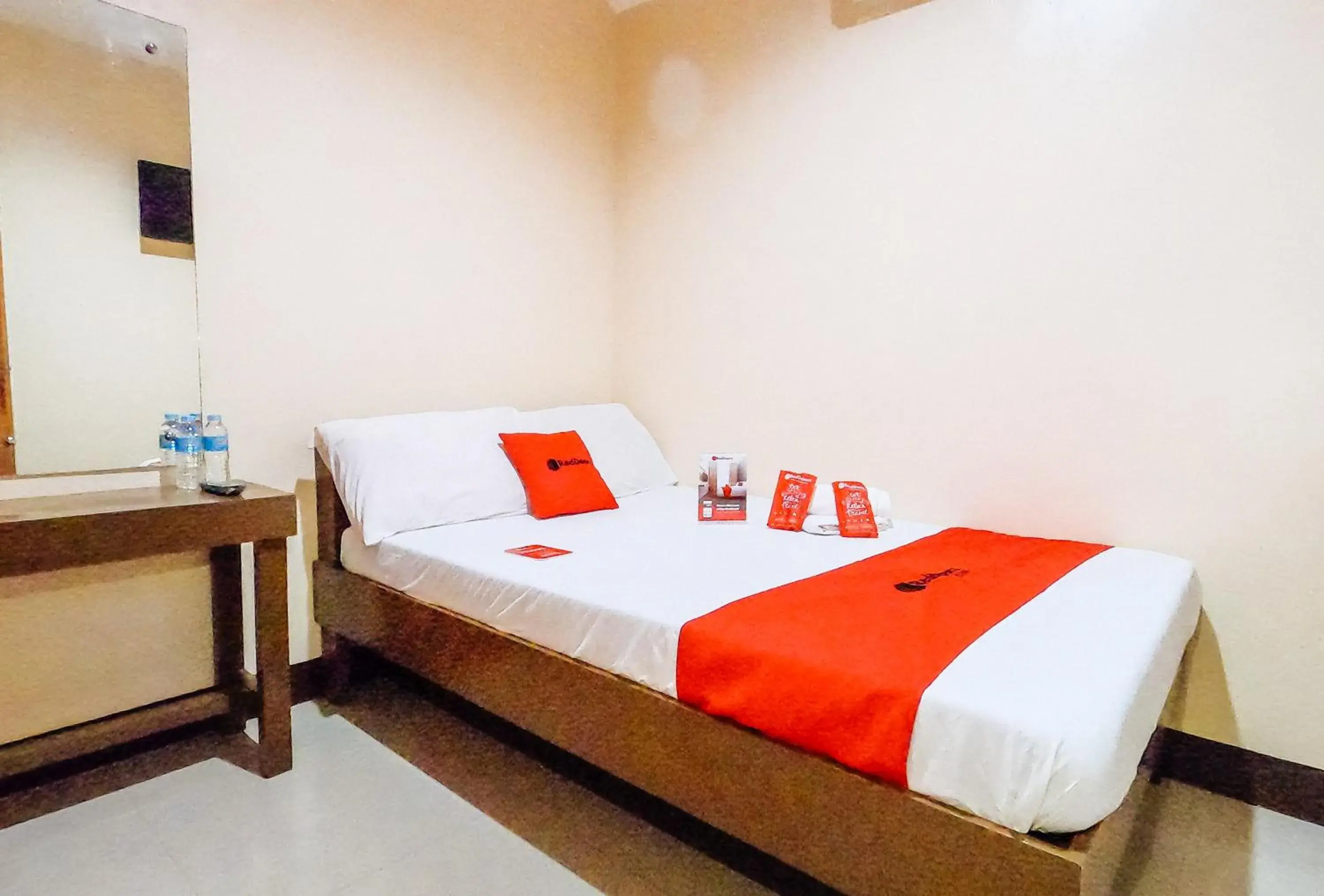 Bed in RedDoorz @ Pamaong Street Bed in RedDoorz @ Pamaong Street