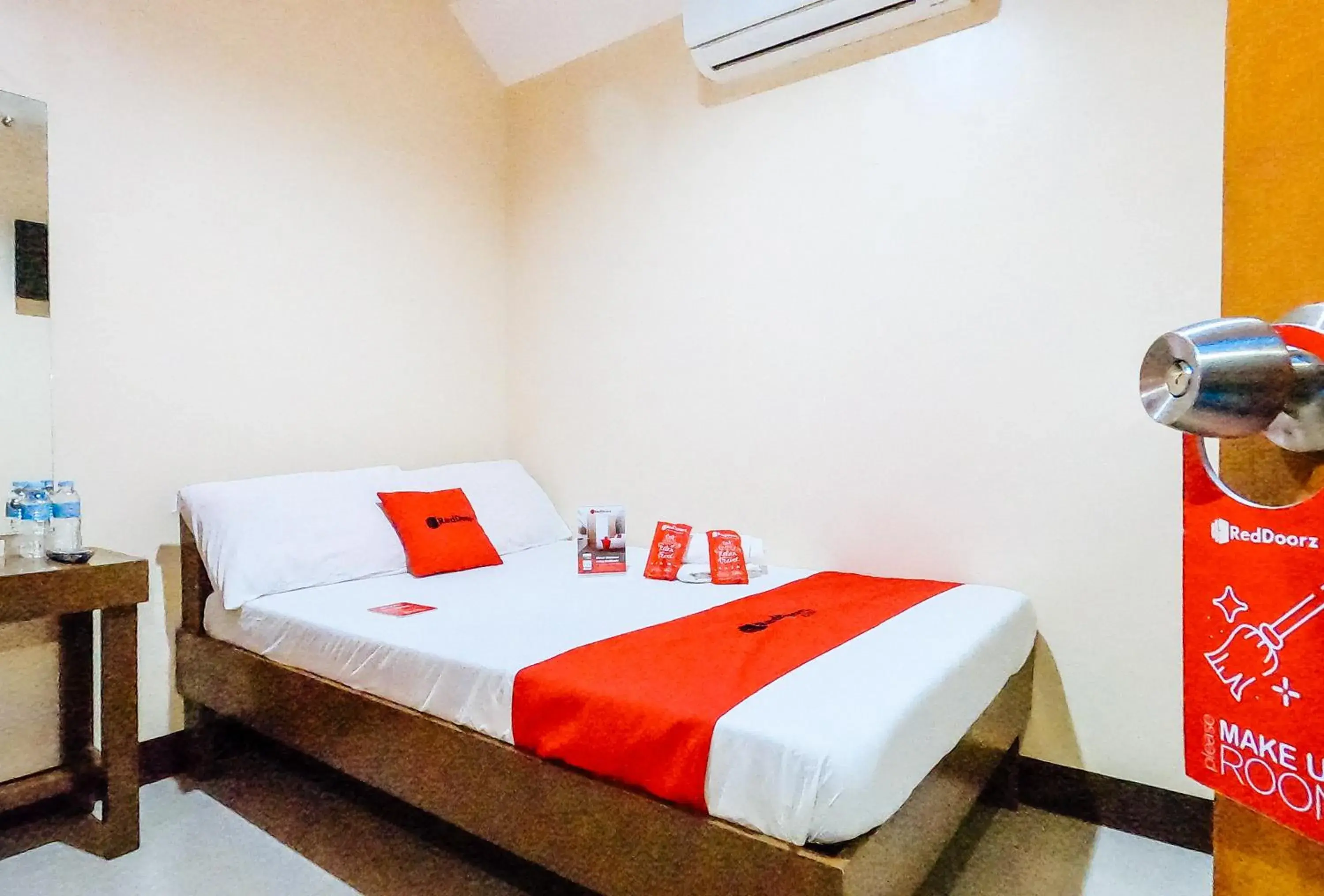 Bed in RedDoorz @ Pamaong Street Bed in RedDoorz @ Pamaong Street