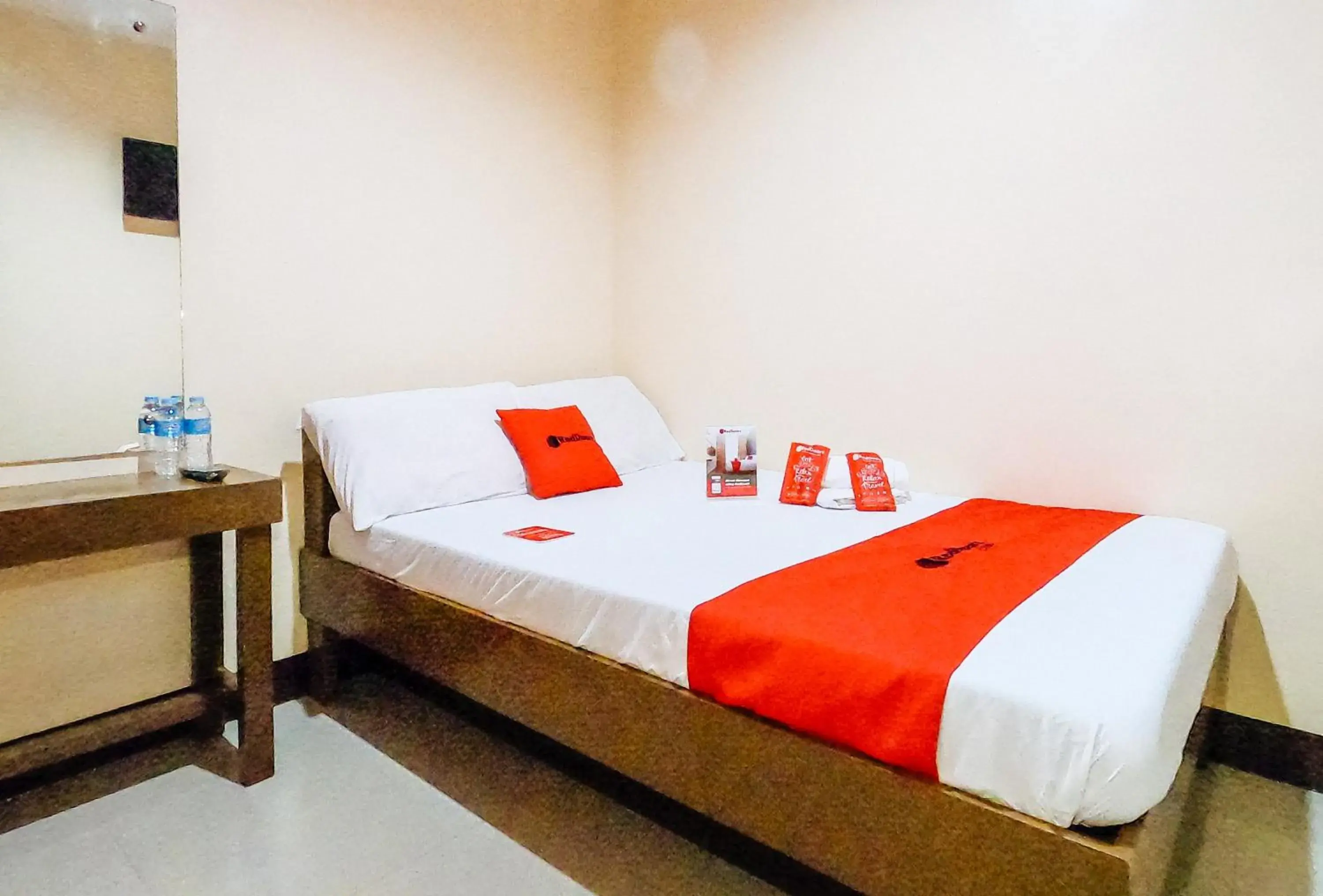 Bed in RedDoorz @ Pamaong Street Bed in RedDoorz @ Pamaong Street