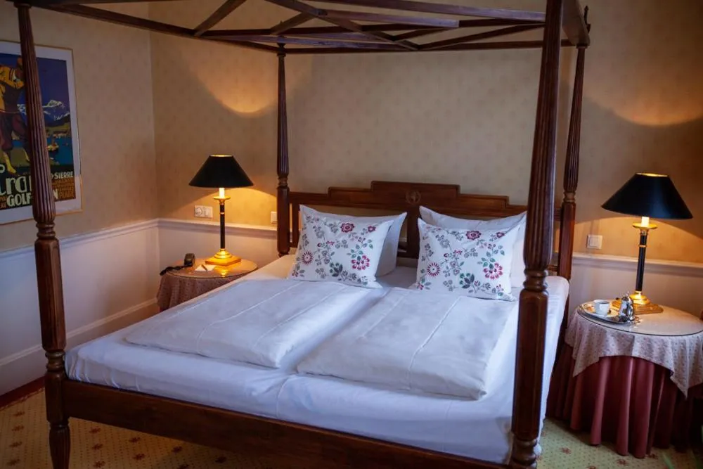 Bed in Hotel Niederländischer Hof