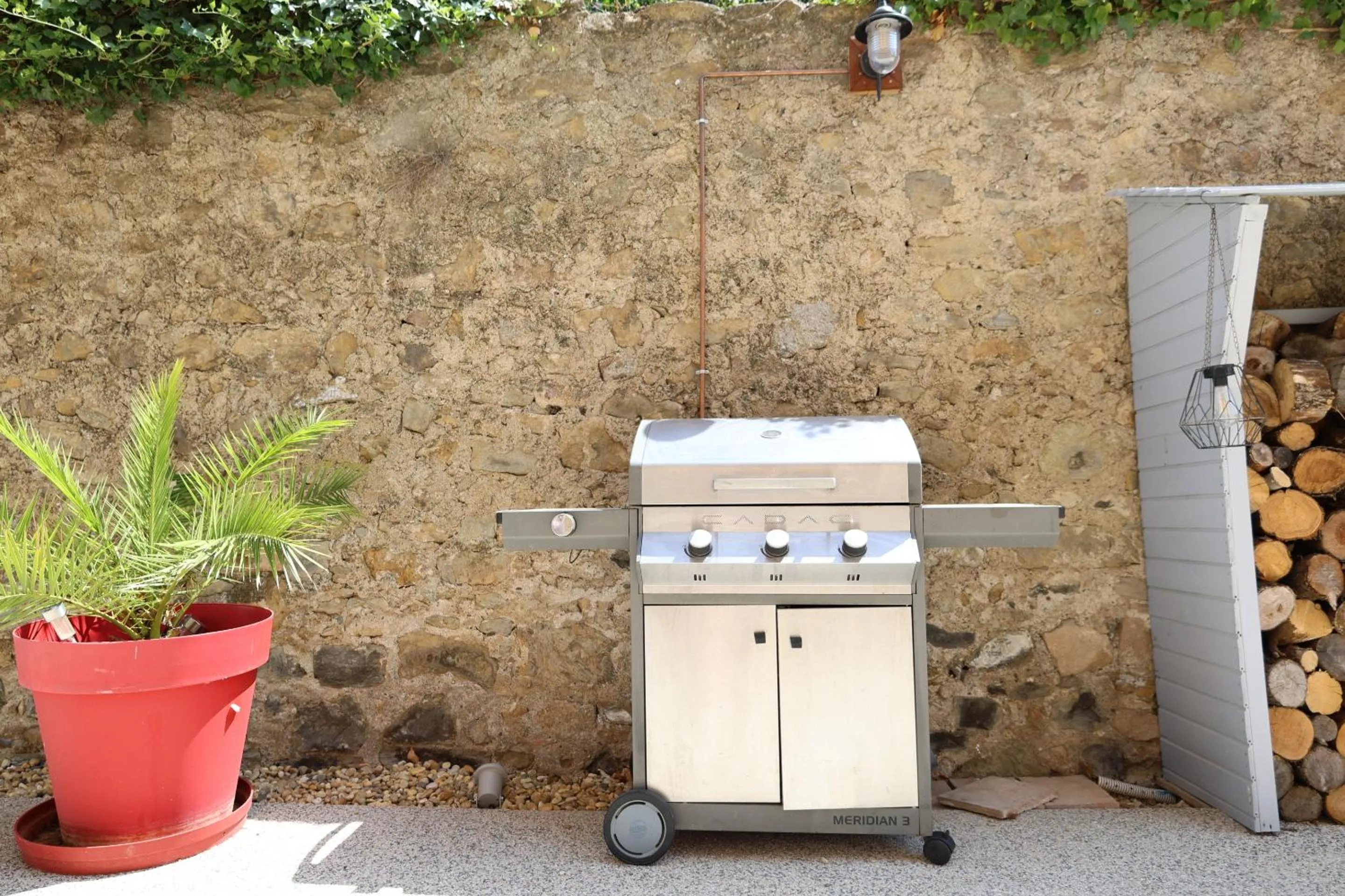 Property building in Maison Dix Chambres d'hôtes et Espace SPA Bien être