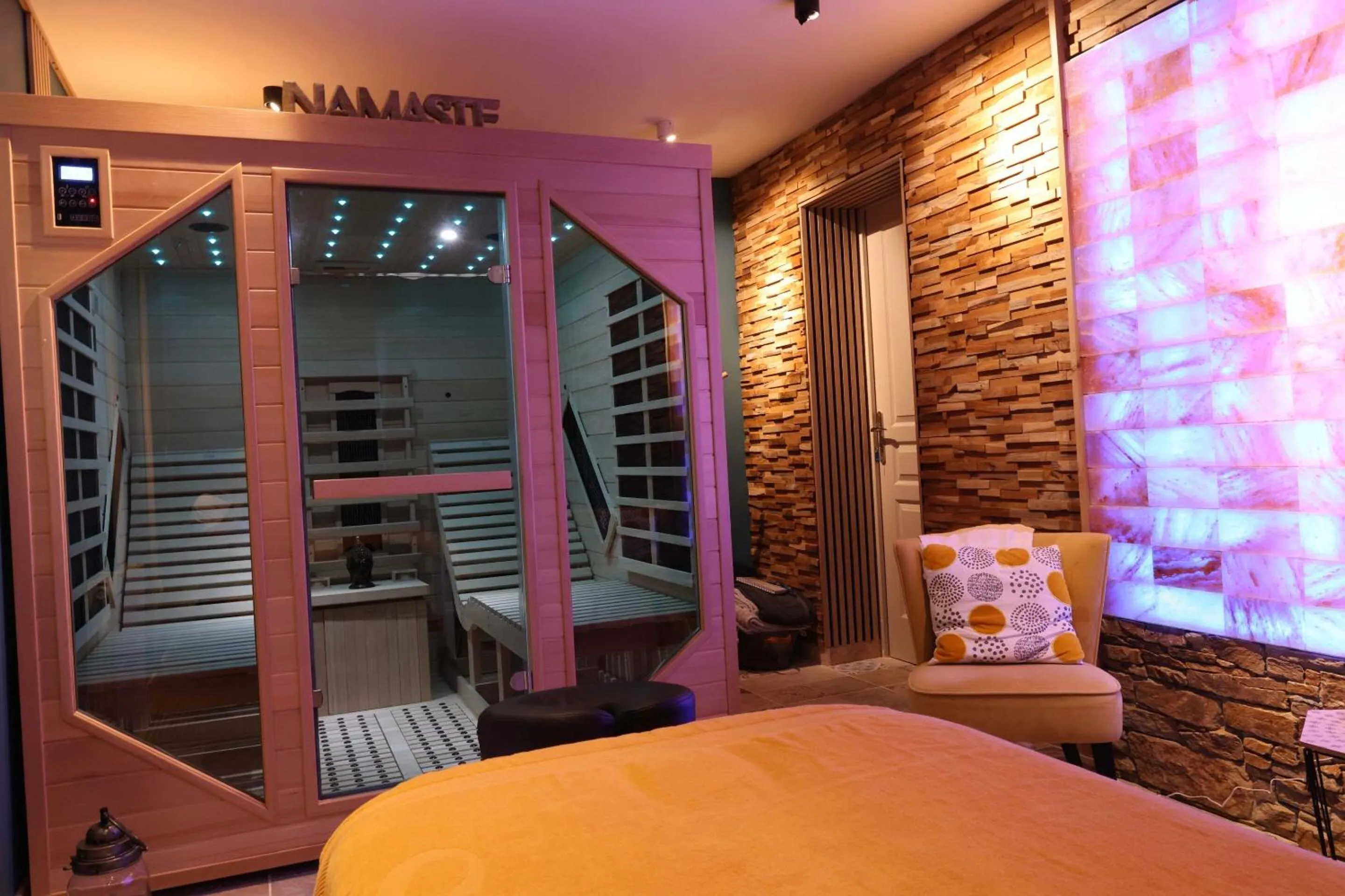 Spa and wellness centre/facilities in Maison Dix Chambres d'hôtes et Espace SPA Bien être