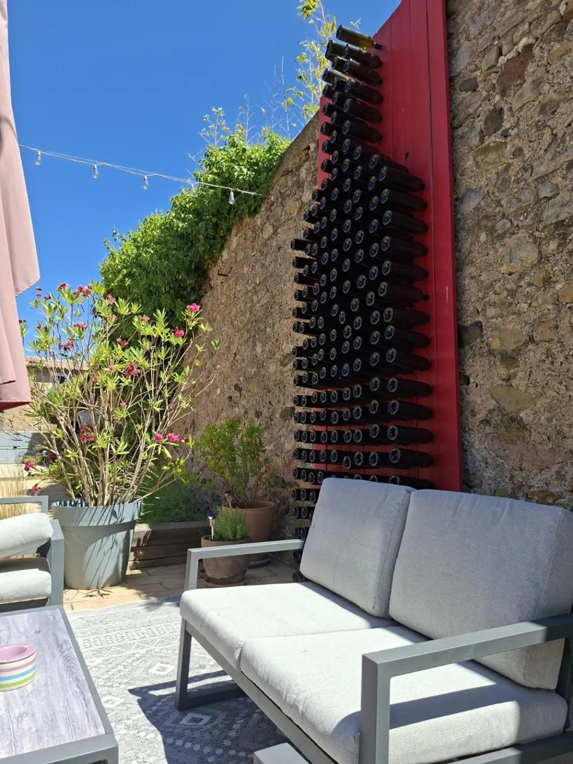 Property building in Maison Dix Chambres d'hôtes et Espace SPA Bien être