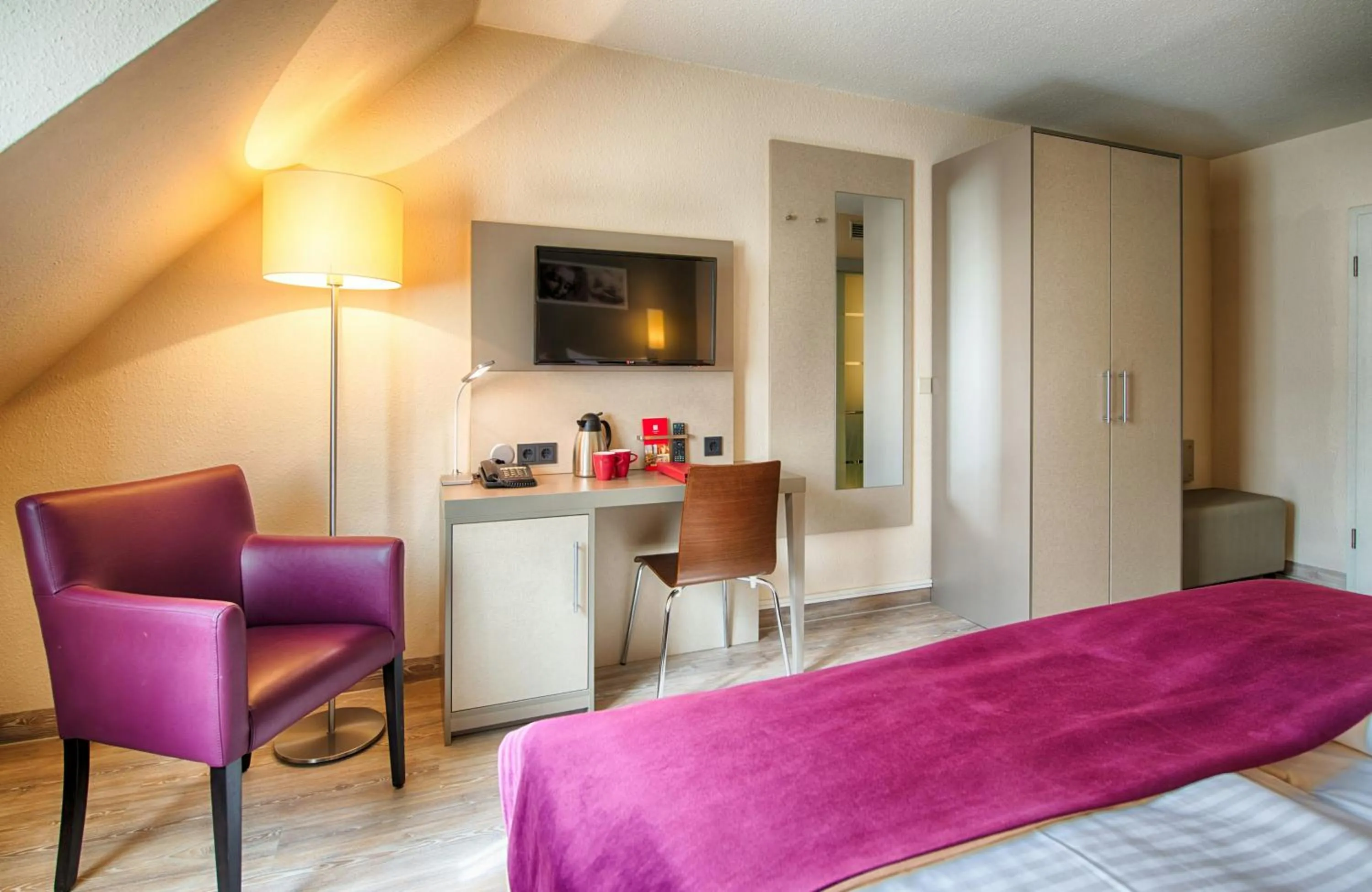 Photo of the whole room, Bed in Leonardo Hotel Mannheim-Ladenburg