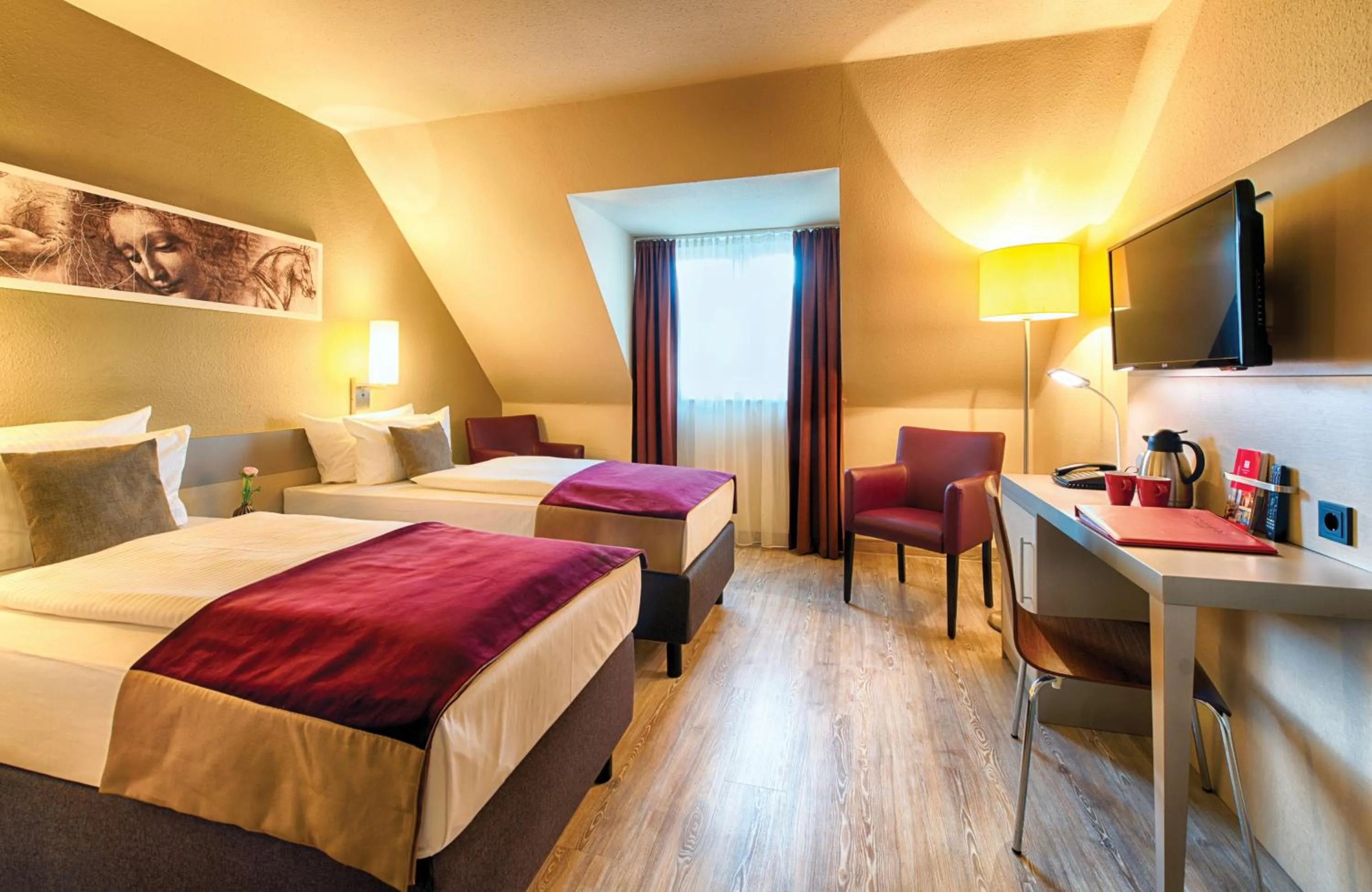 Photo of the whole room, Bed in Leonardo Hotel Mannheim-Ladenburg