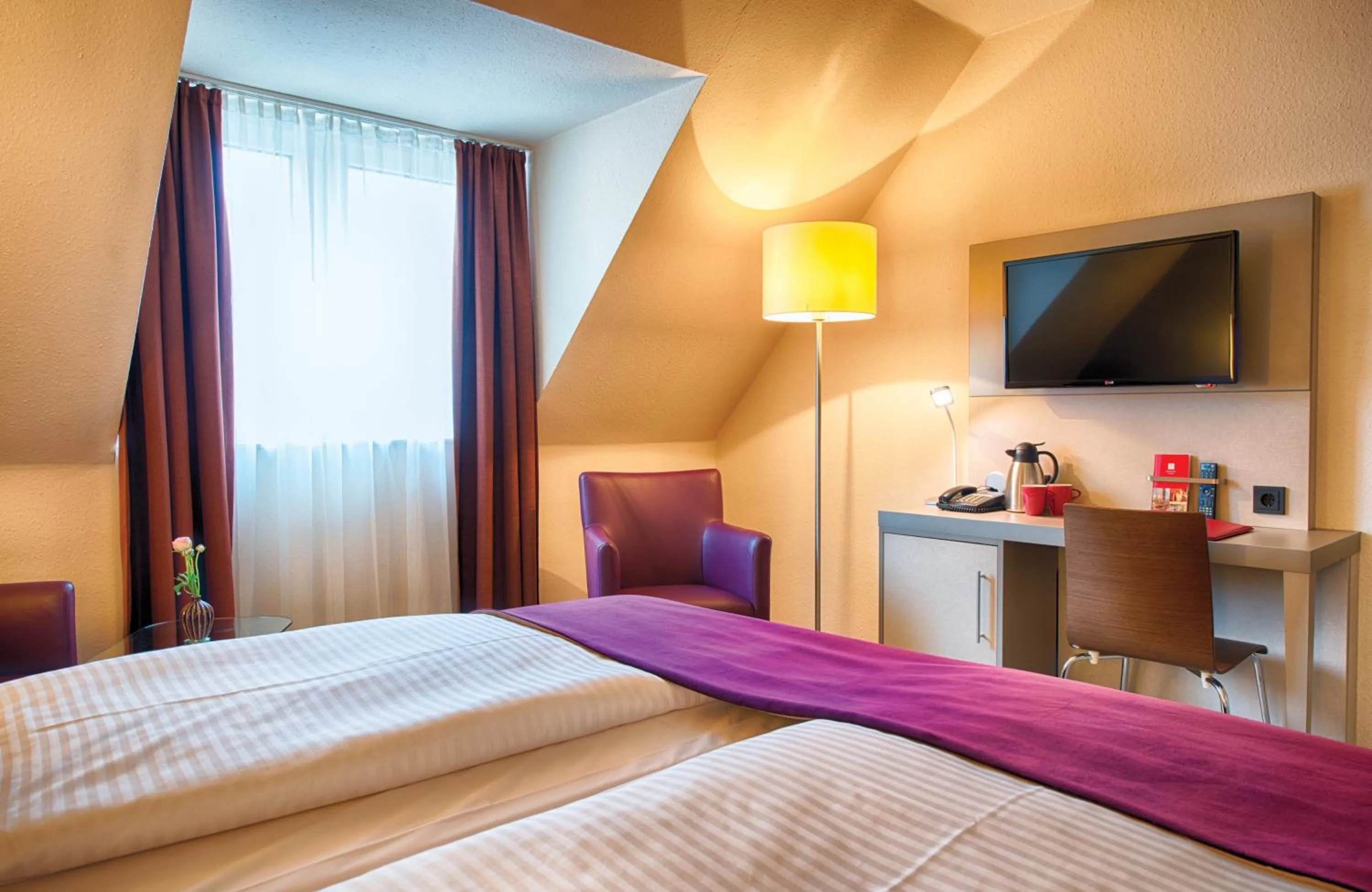 Photo of the whole room, Bed in Leonardo Hotel Mannheim-Ladenburg