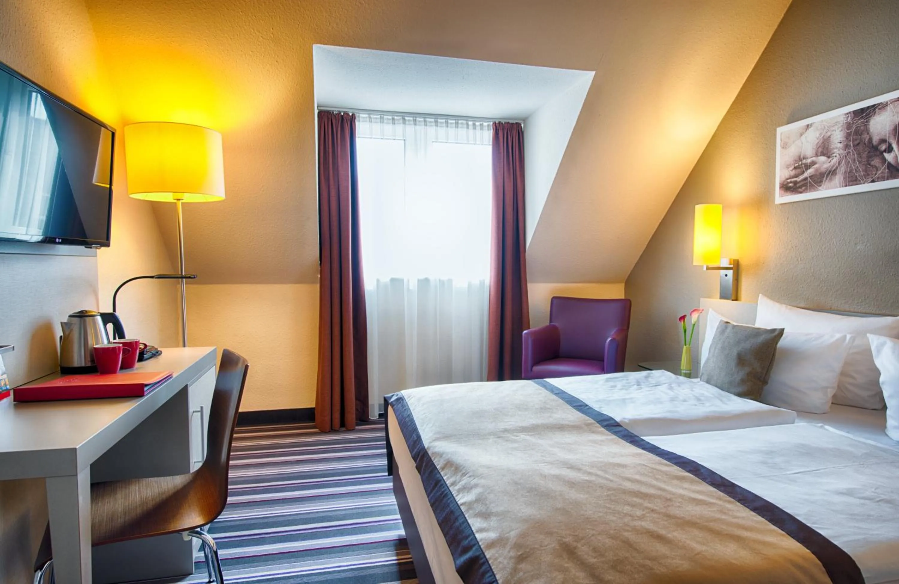 Photo of the whole room, Bed in Leonardo Hotel Mannheim-Ladenburg