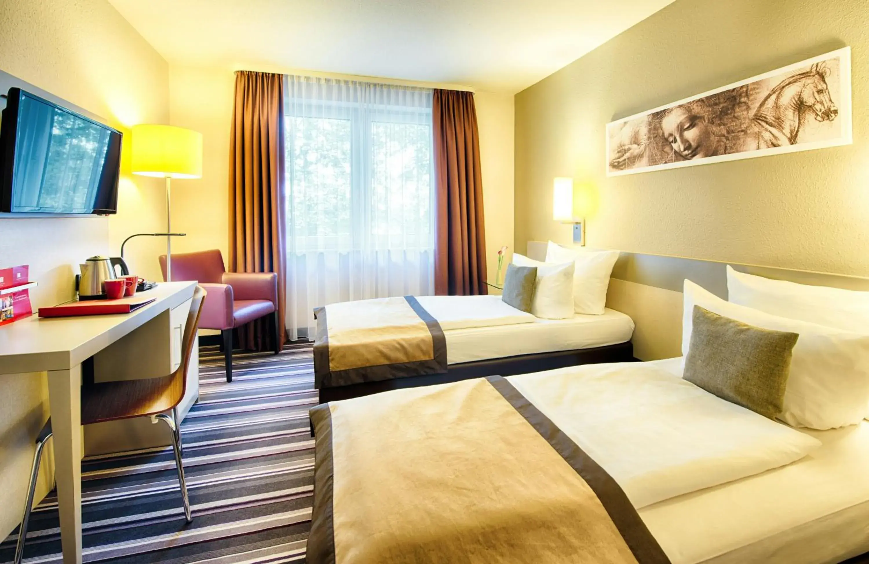 Photo of the whole room, Bed in Leonardo Hotel Mannheim-Ladenburg Photo of the whole room, Bed in Leonardo Hotel Mannheim-Ladenburg