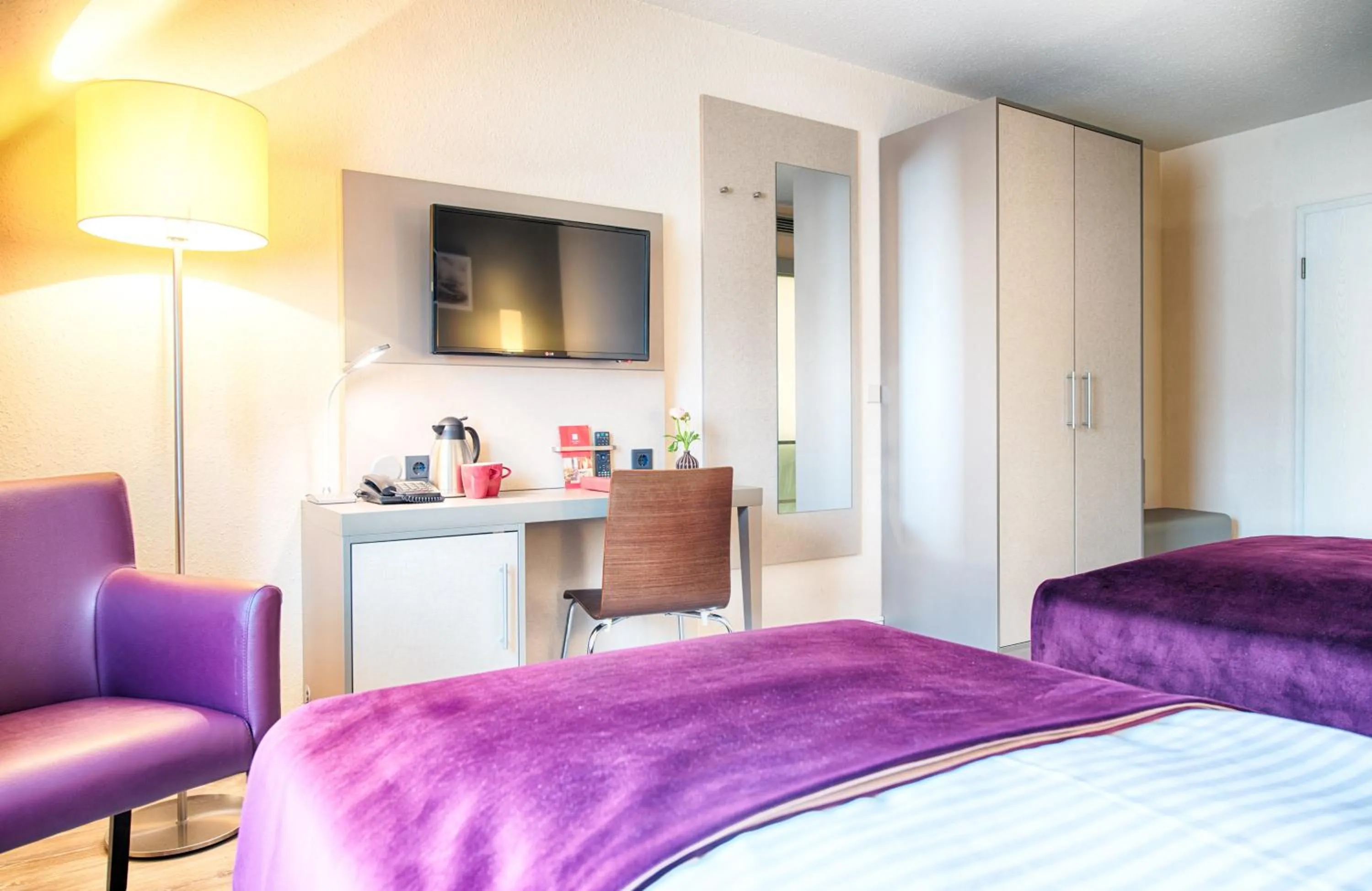 Photo of the whole room, Bed in Leonardo Hotel Mannheim-Ladenburg