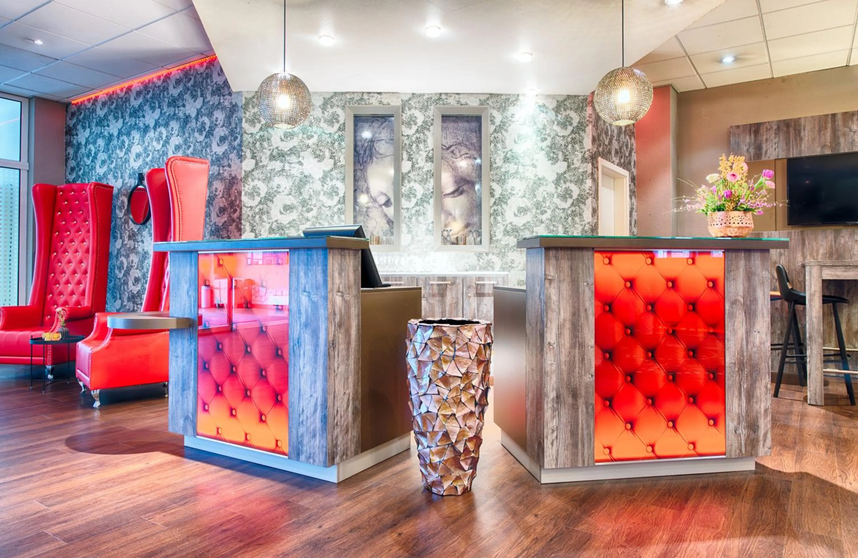 Lobby or reception in Leonardo Hotel Mannheim-Ladenburg