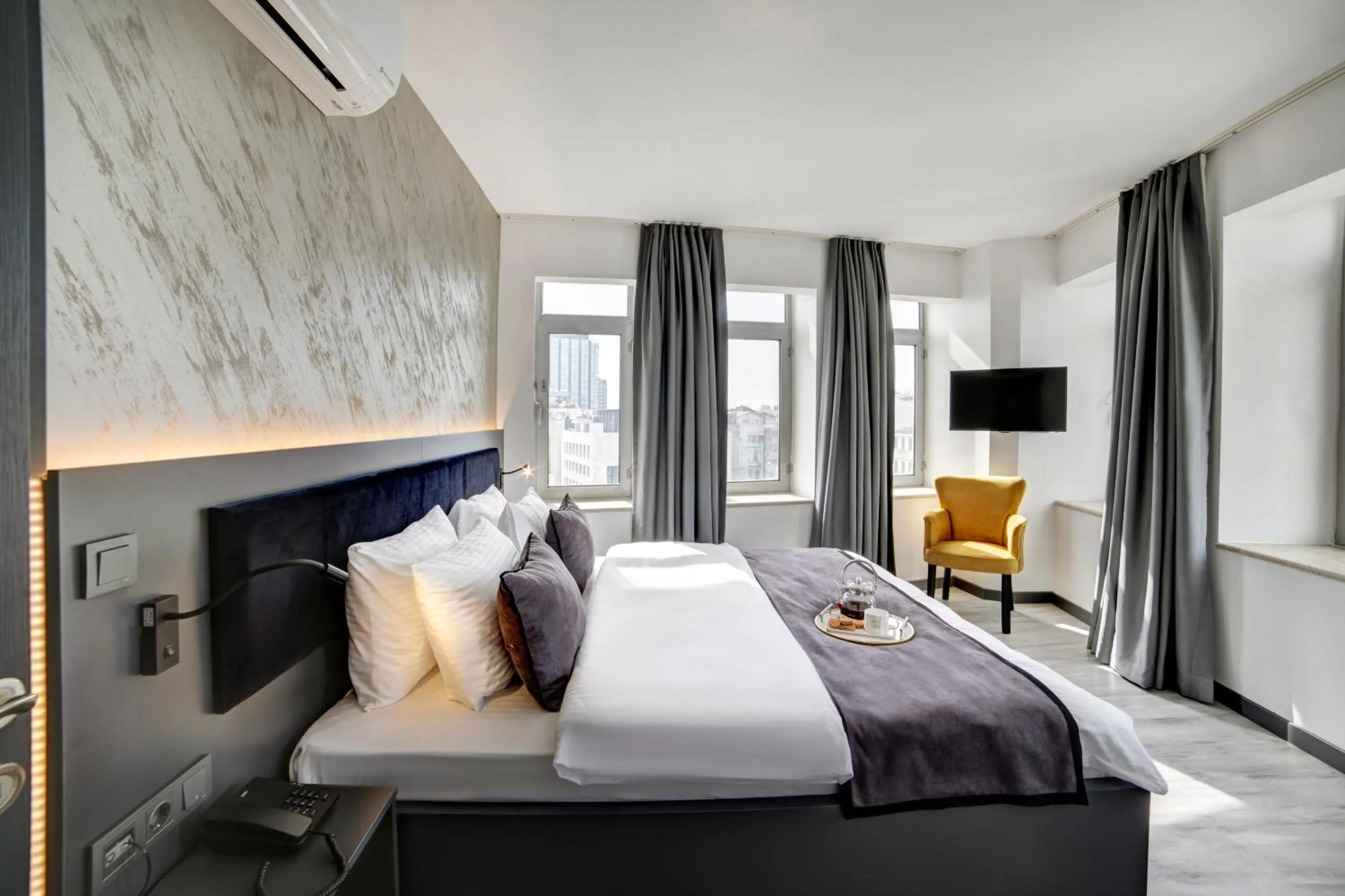 Photo of the whole room, Bed in Taksim Seya Suites Hotel