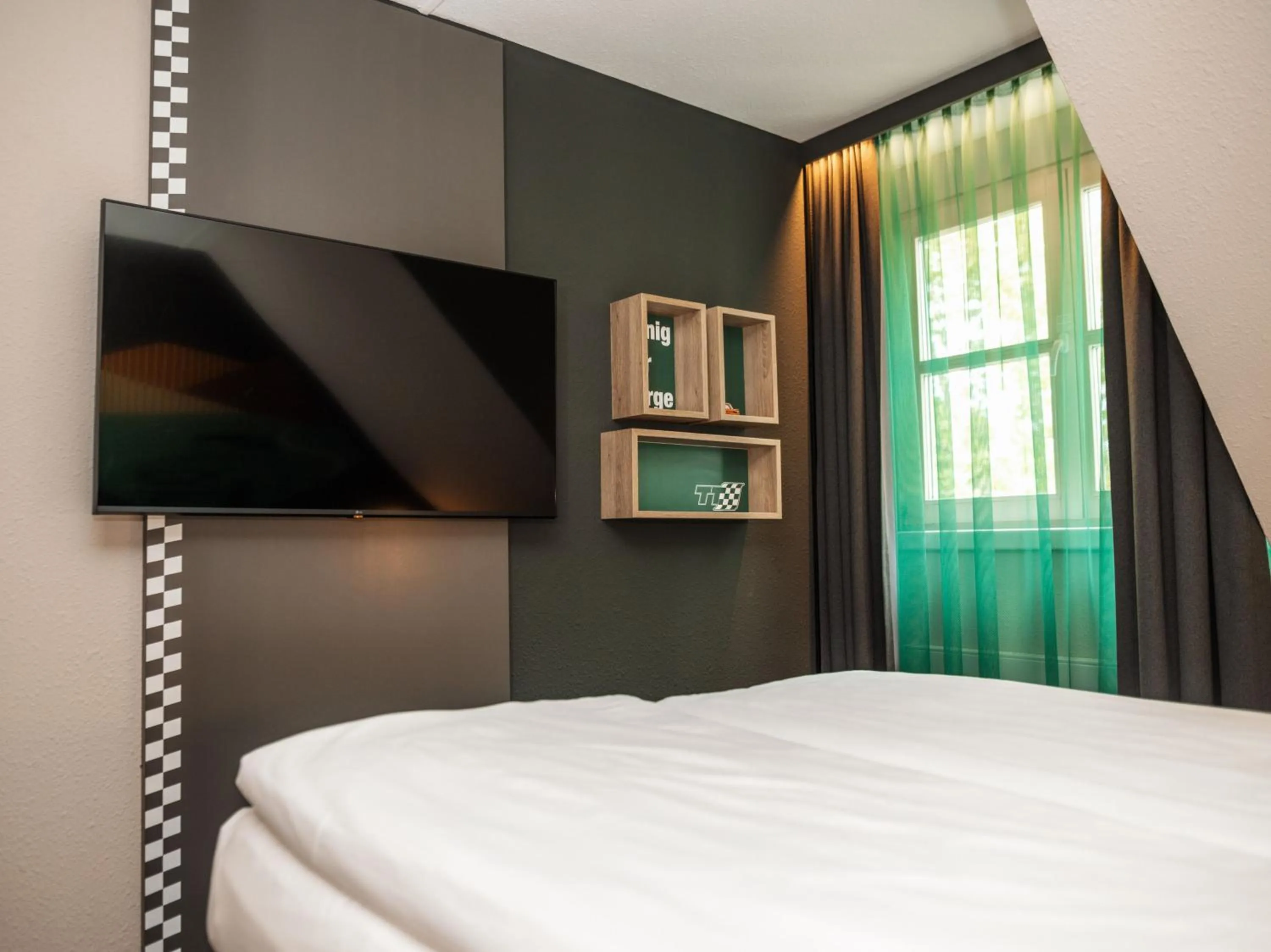 Photo of the whole room, Bed in ibis Styles Neckarsulm