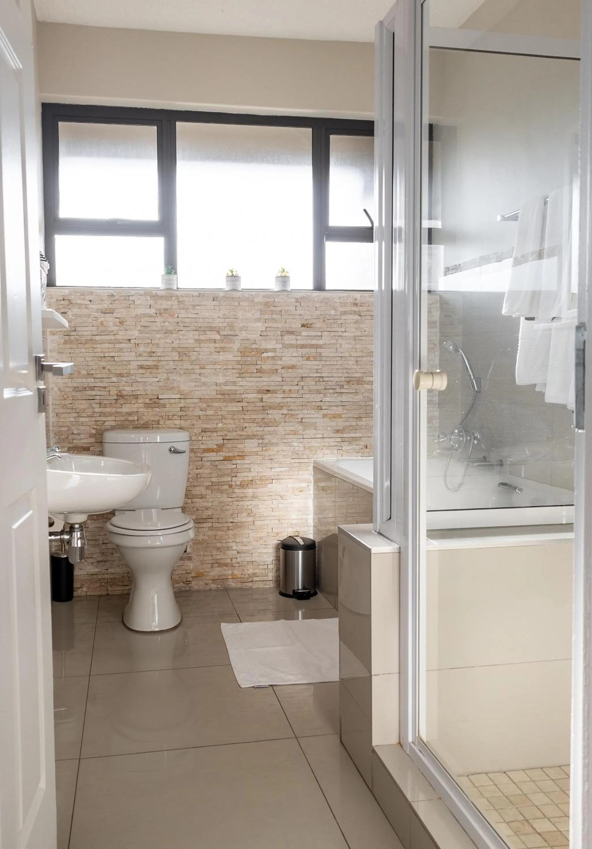 Toilet in Hillside Executive Accommodation