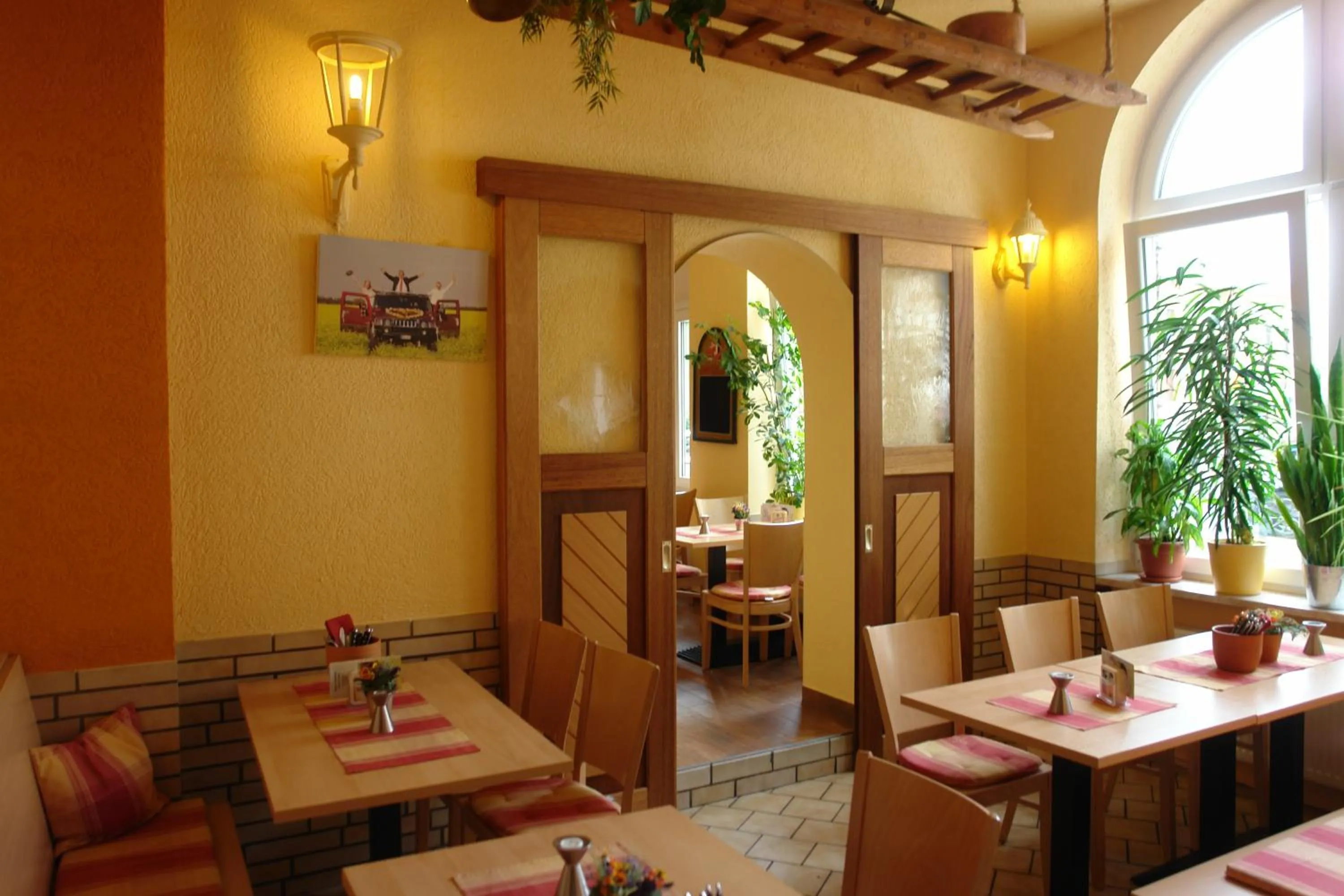 Restaurant/places to eat in Hotel-Pension Grüne Linde