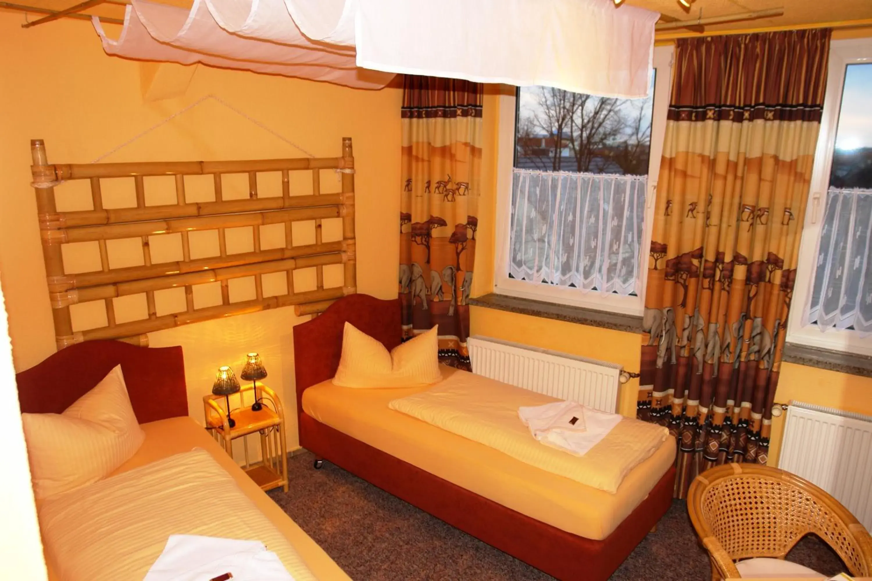 Twin Room with Shower - single occupancy in Hotel-Pension Grüne Linde Twin Room with Shower - single occupancy in Hotel-Pension Grüne Linde
