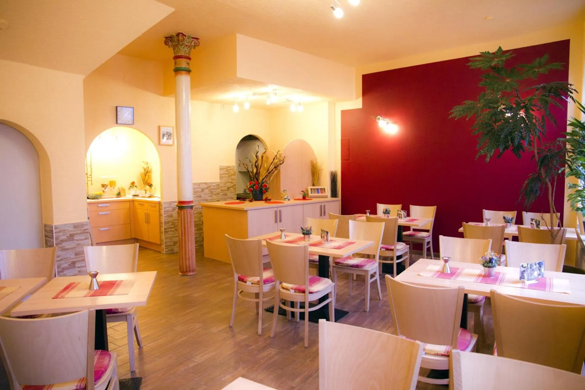 Restaurant/places to eat in Hotel-Pension Grüne Linde