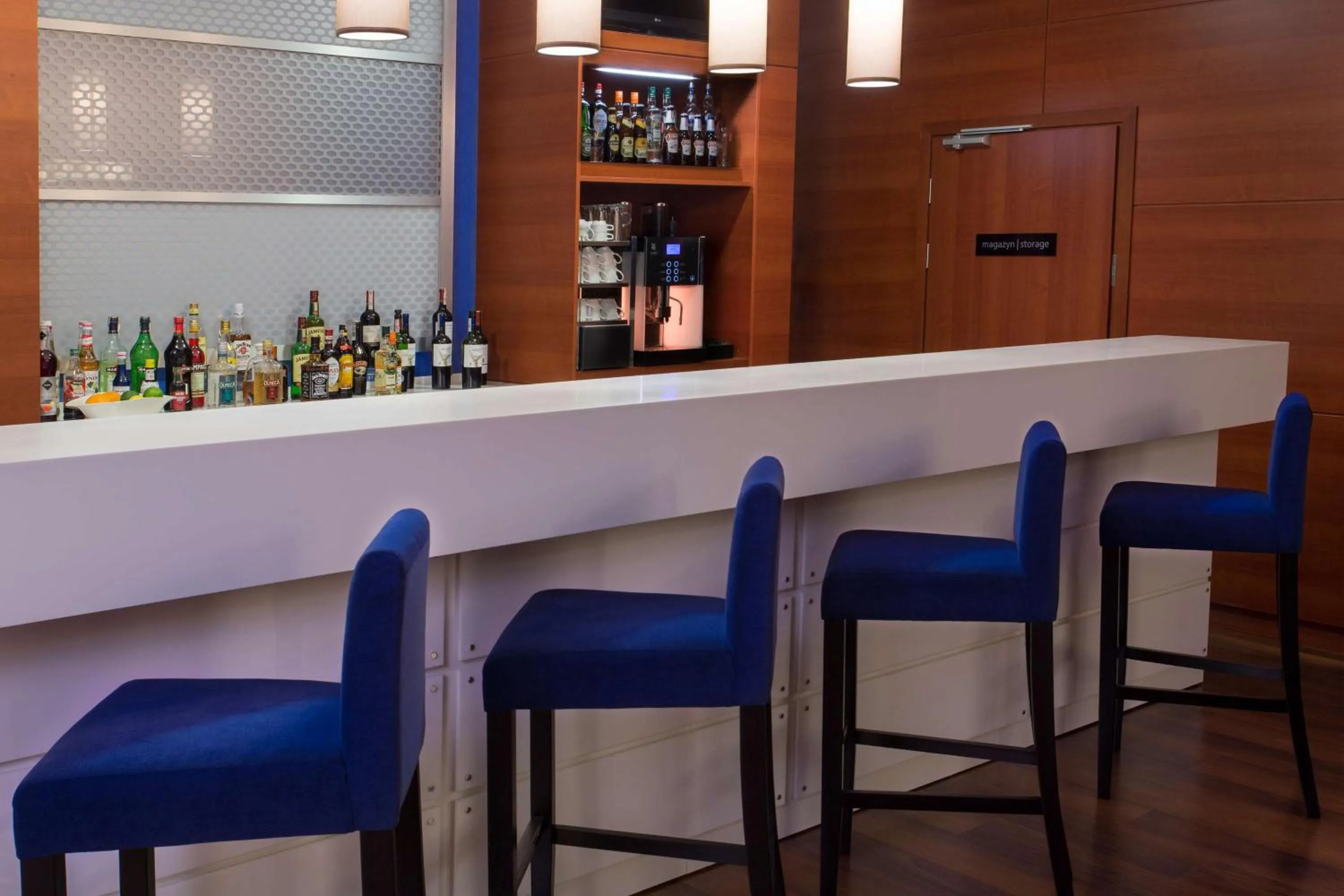 Lounge or bar in Hampton by Hilton Gdansk Airport