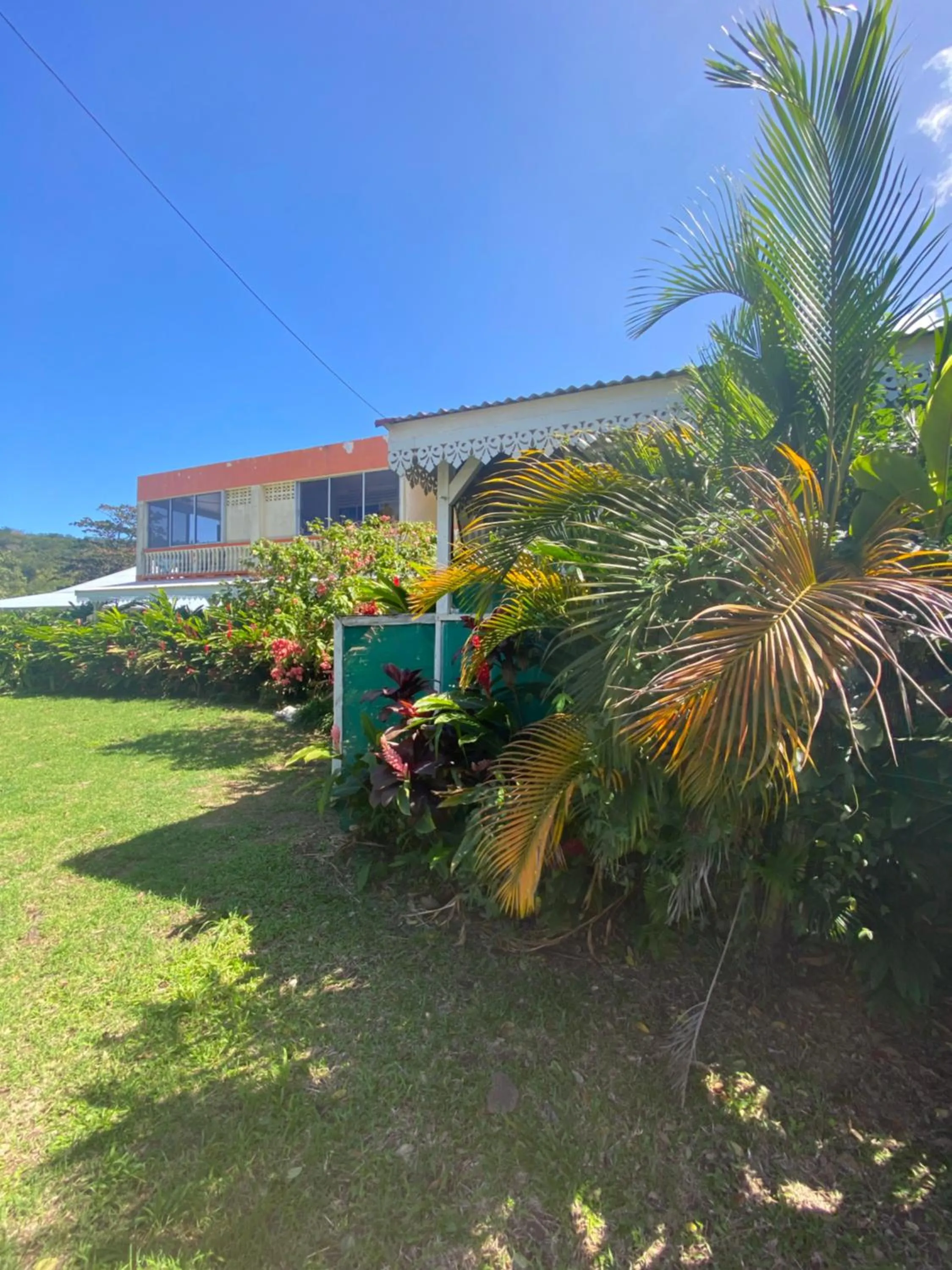 Property building in Auberge K-WAN Hostel - Proche Plages