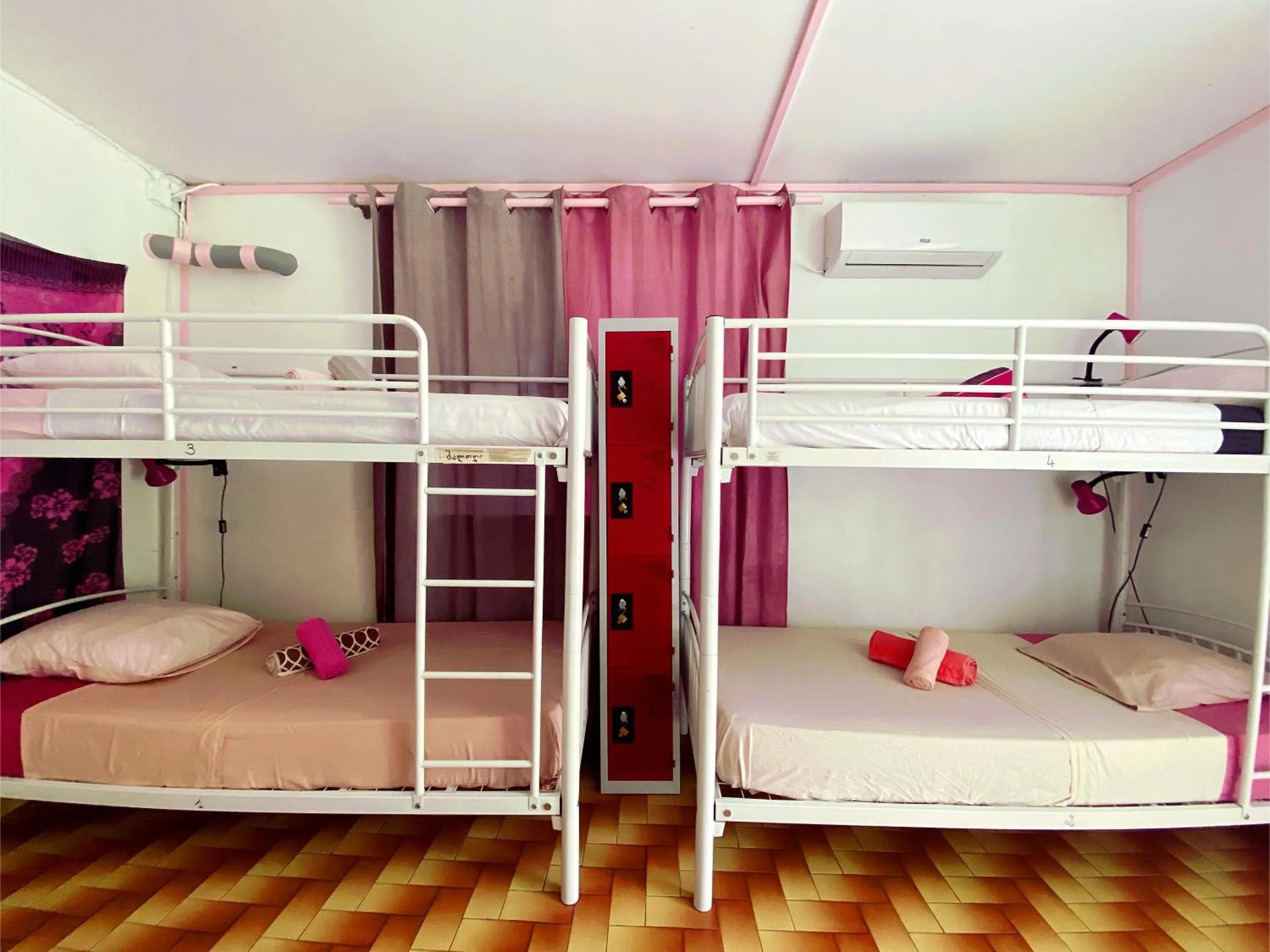 Photo of the whole room, Bed in Auberge K-WAN Hostel - Proche Plages