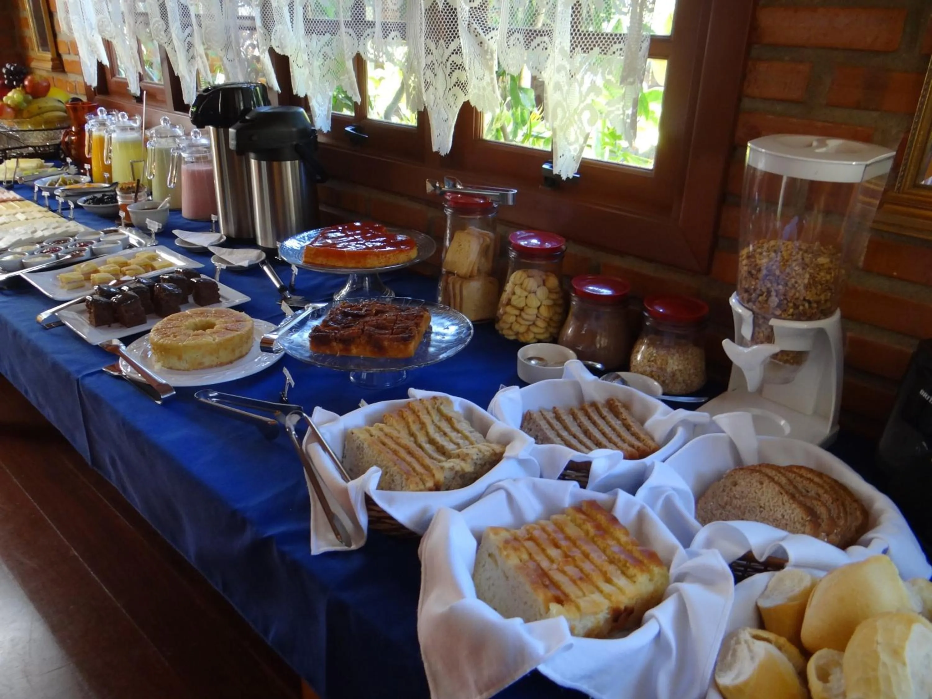 Buffet breakfast in Pousada da Mantiqueira