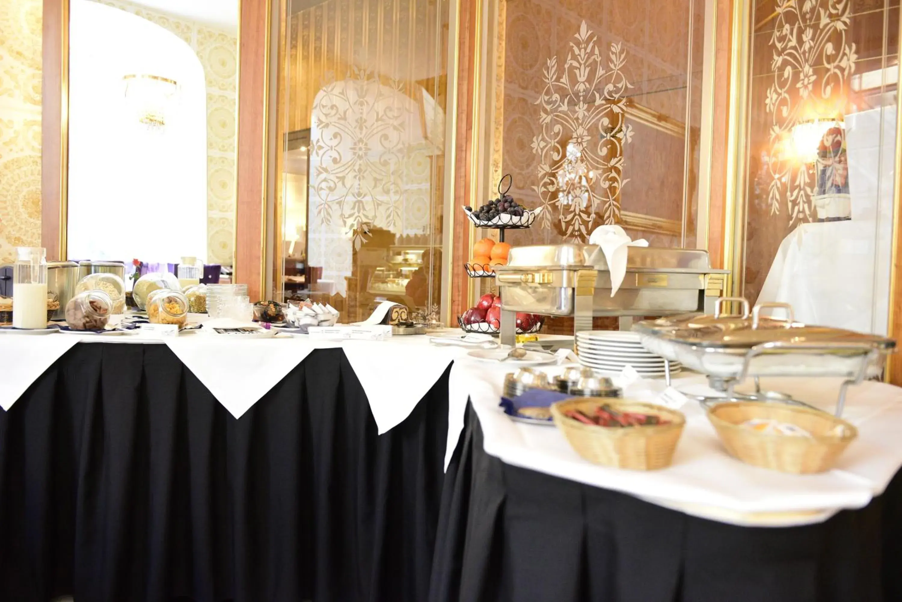 Food and drinks in Hotel Alexandra Food and drinks in Hotel Alexandra