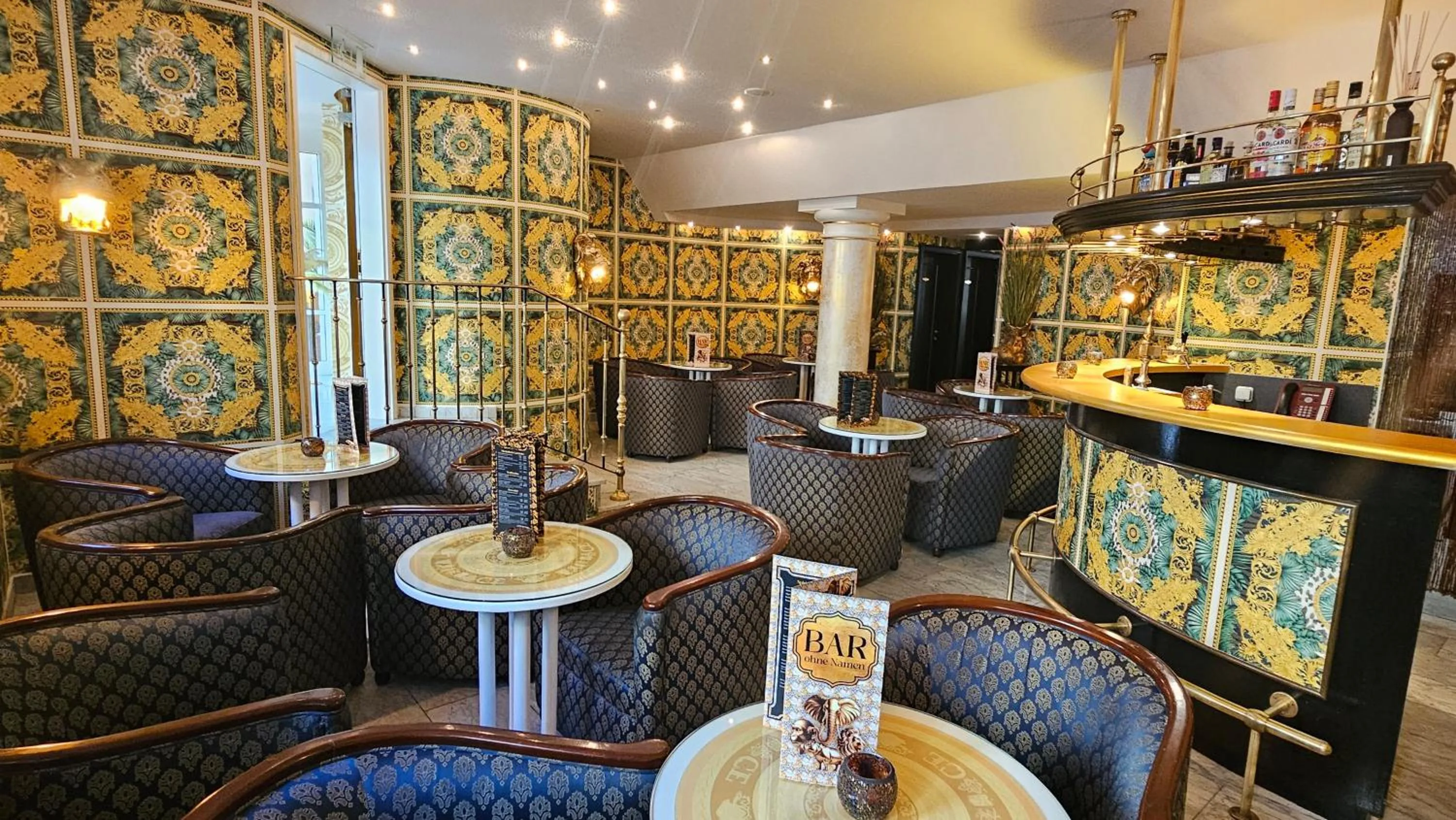 Restaurant/places to eat in Hotel Alexandra