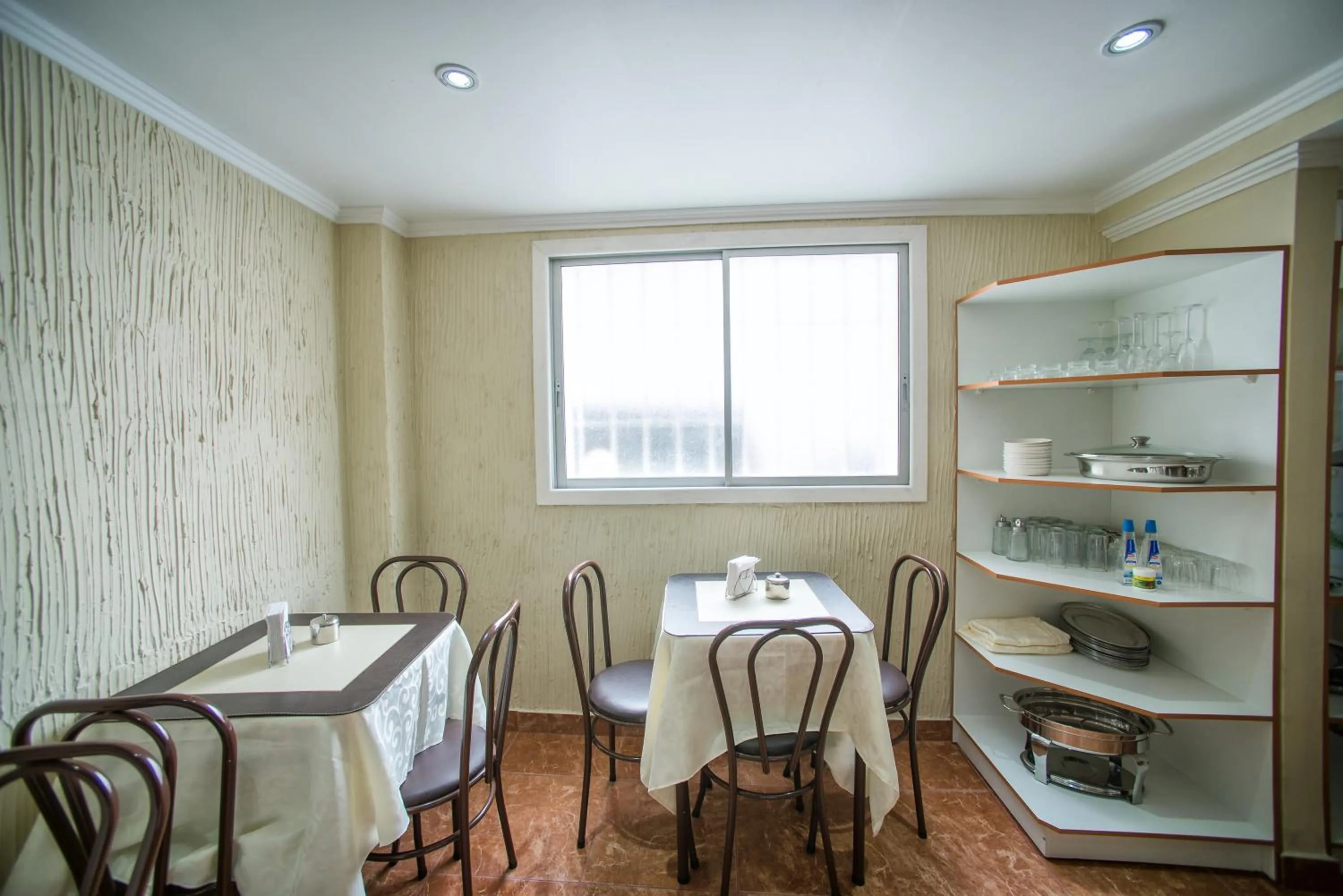 Area and facilities in Hotel Sahara Inn