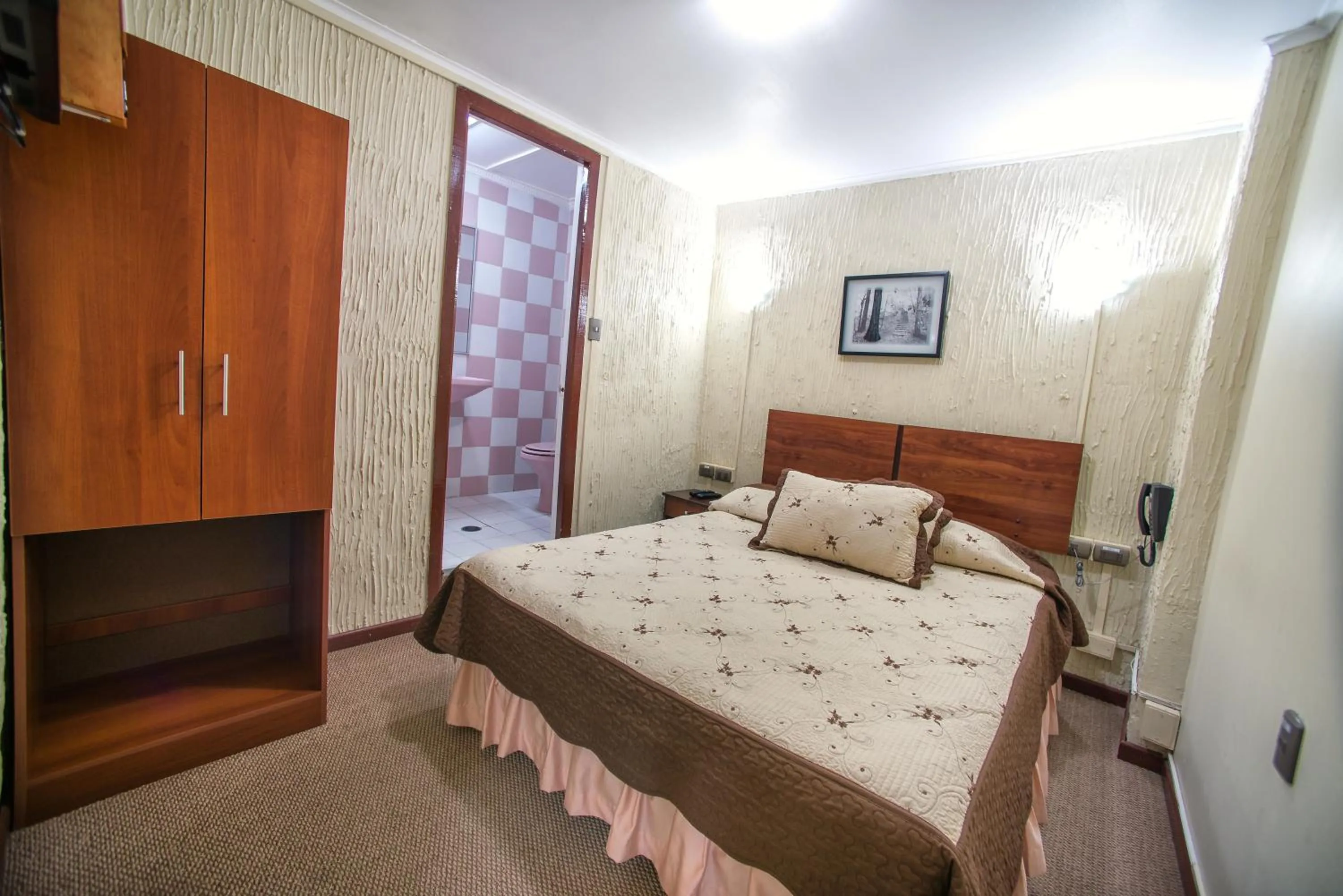 Area and facilities, Bed in Hotel Sahara Inn