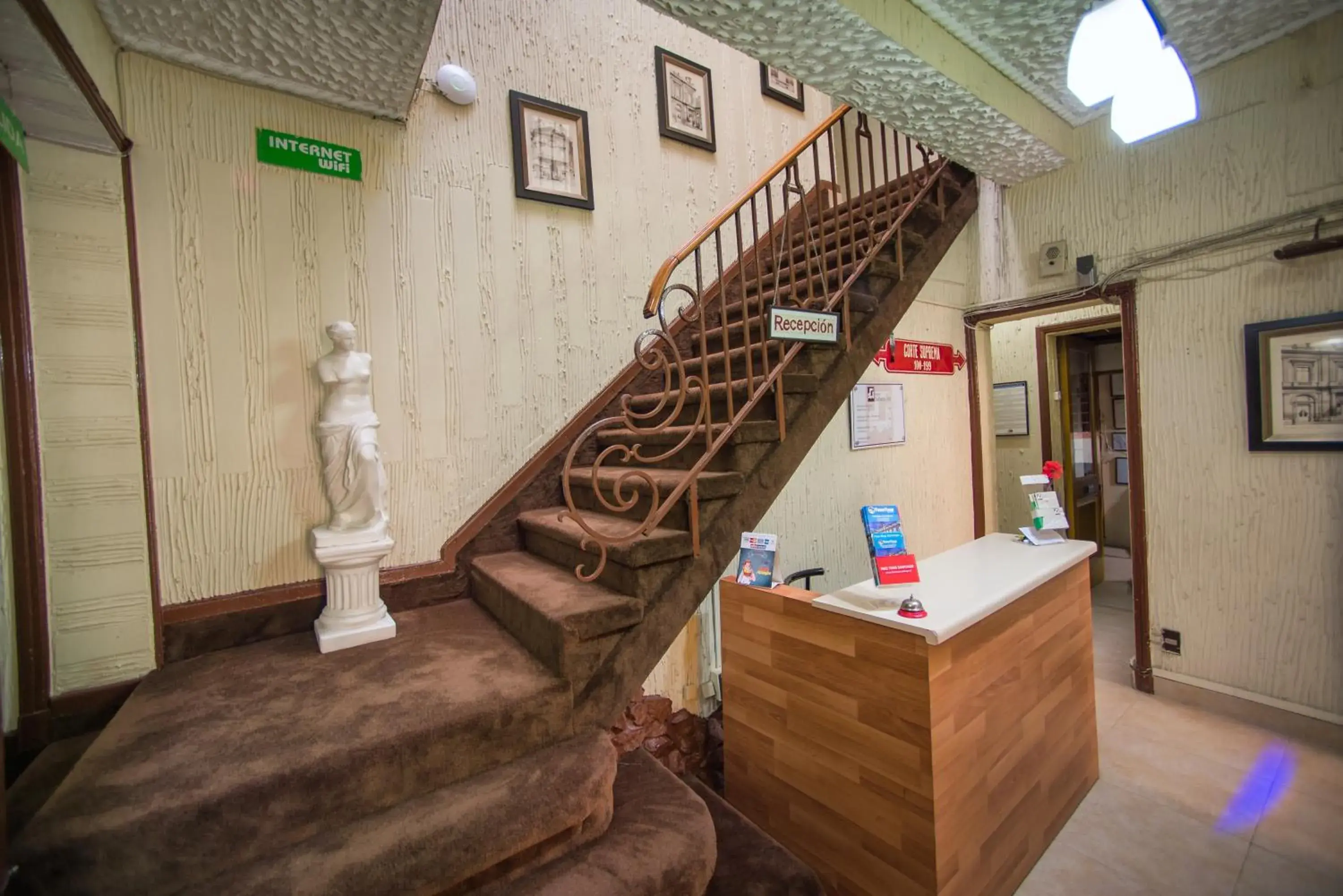 Lobby or reception in Hotel Sahara Inn Lobby or reception in Hotel Sahara Inn