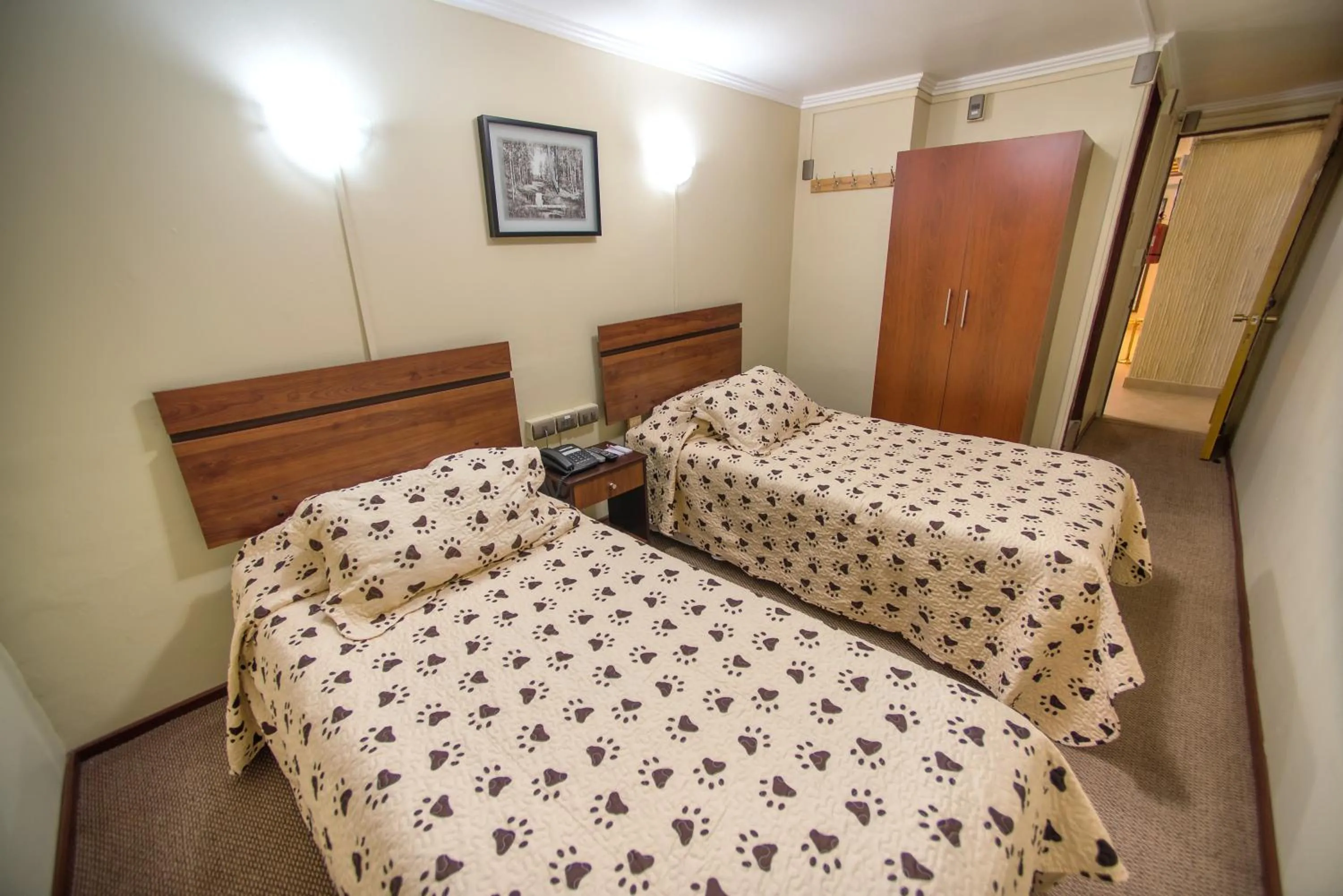 Photo of the whole room, Bed in Hotel Sahara Inn