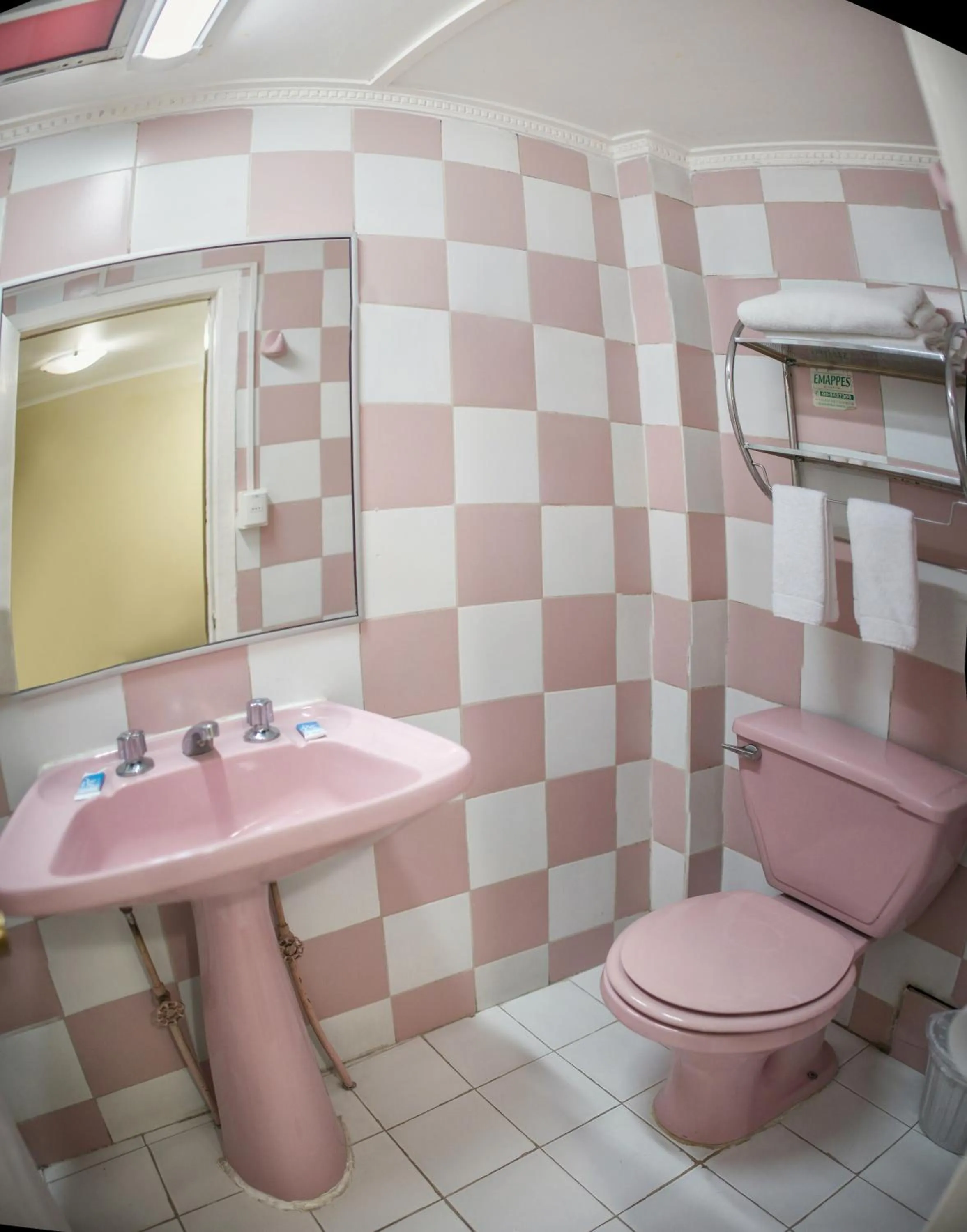 Bathroom in Hotel Sahara Inn