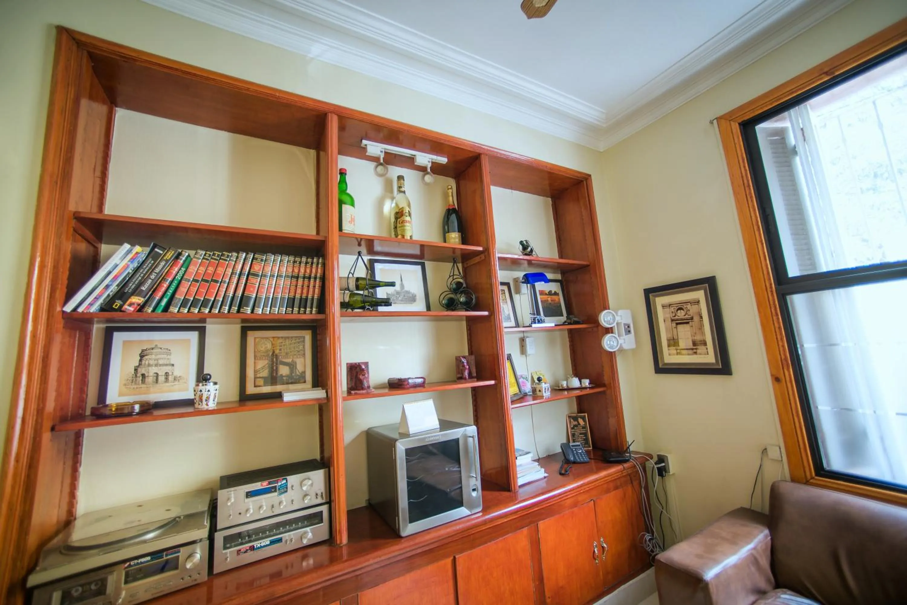 Area and facilities in Hotel Sahara Inn