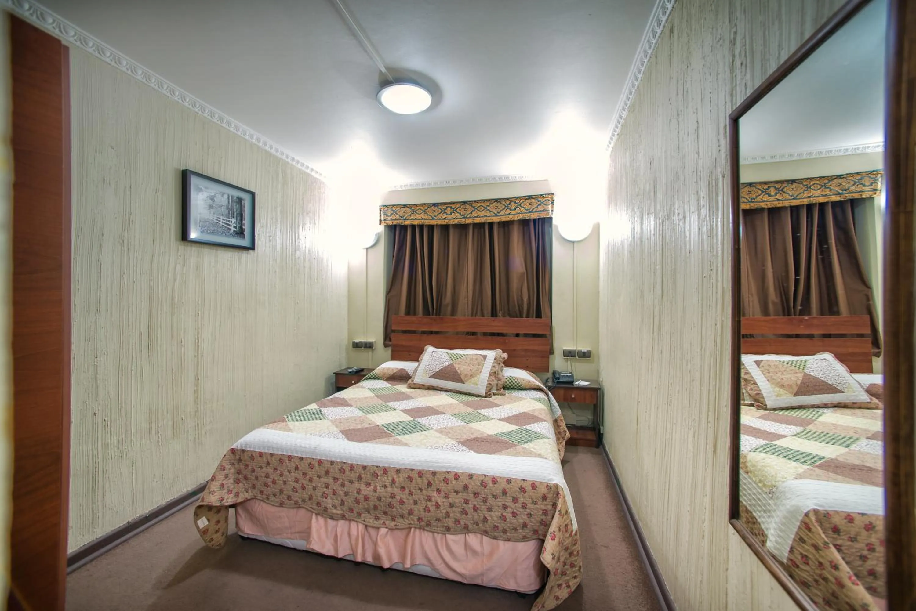 Bedroom, Bed in Hotel Sahara Inn