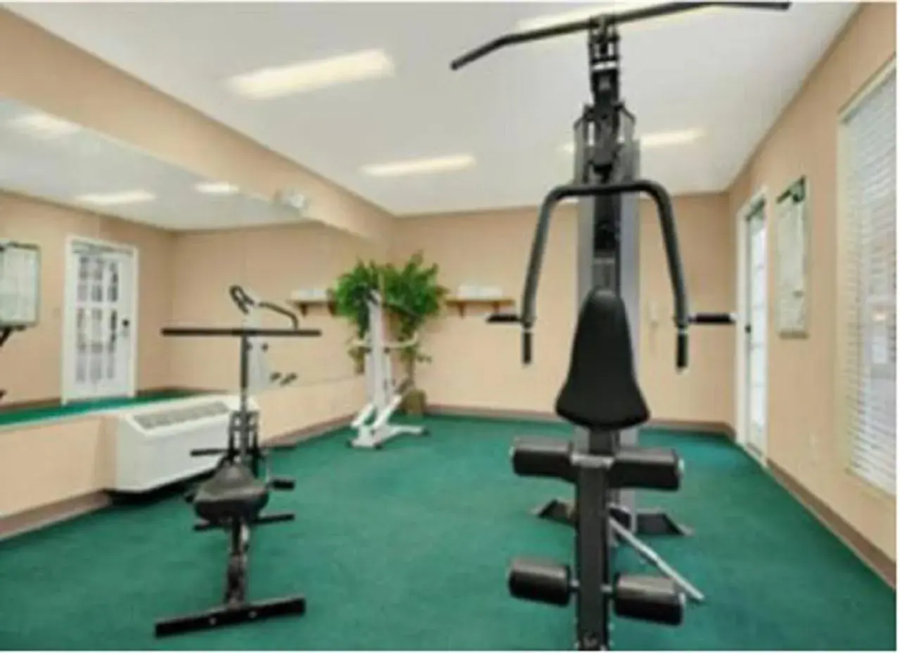 Fitness centre/facilities in Baymont by Wyndham Cleveland Fitness centre/facilities in Baymont by Wyndham Cleveland
